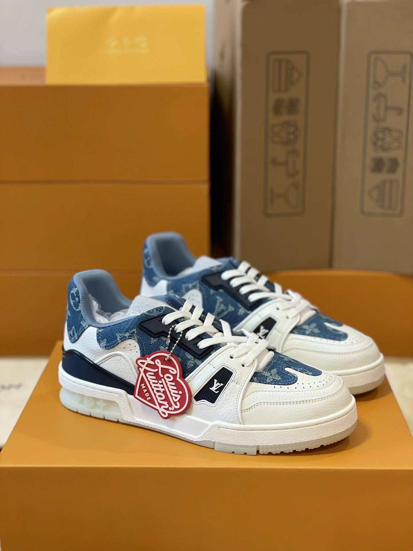 L*V TRAINER 1A9IQ5 Sneakers