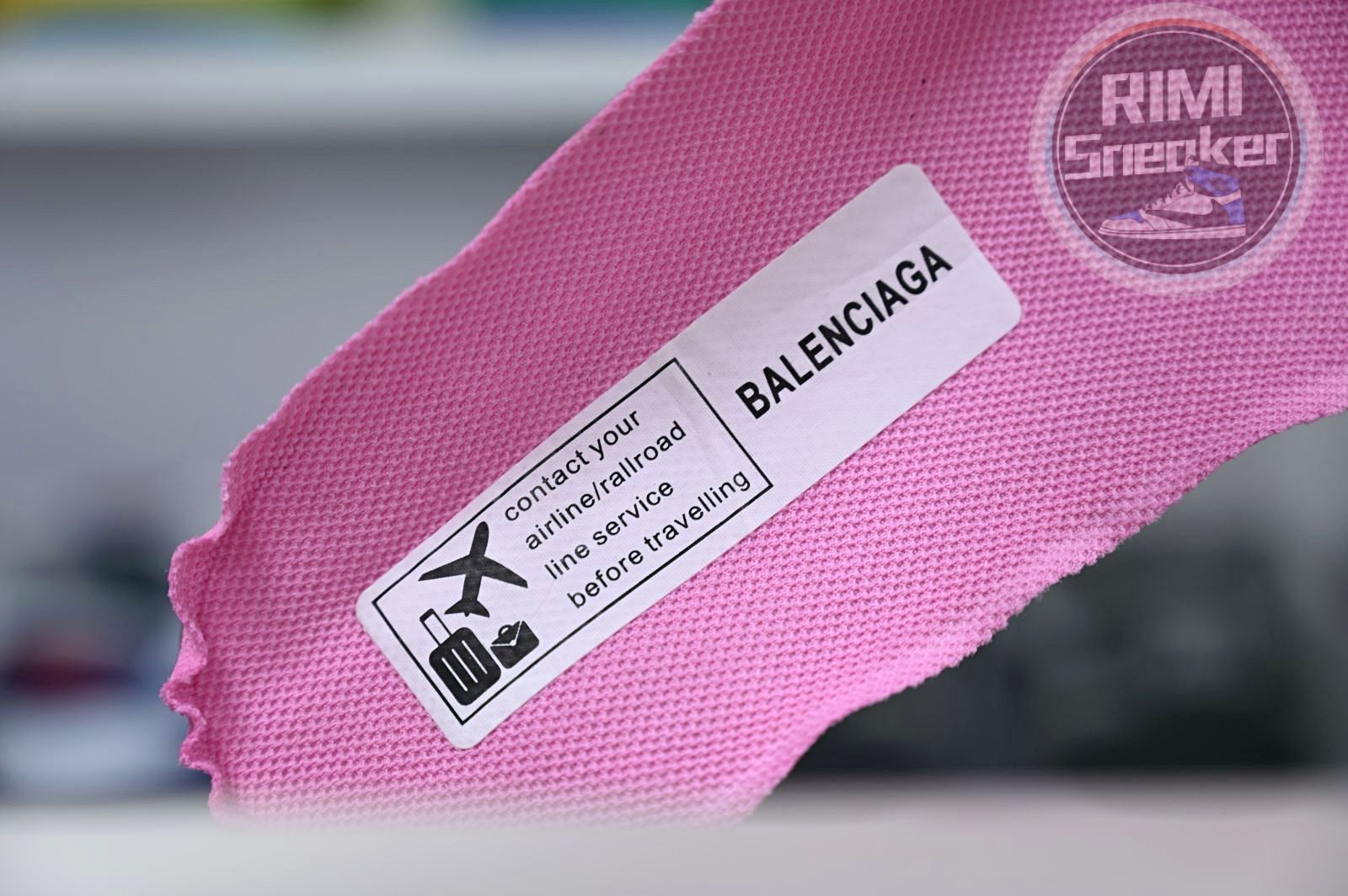 Balenciaga all sizes still in stock! Please contact customer service on iMessage/WhatsApp to purchase! BLGA  Track（LED）