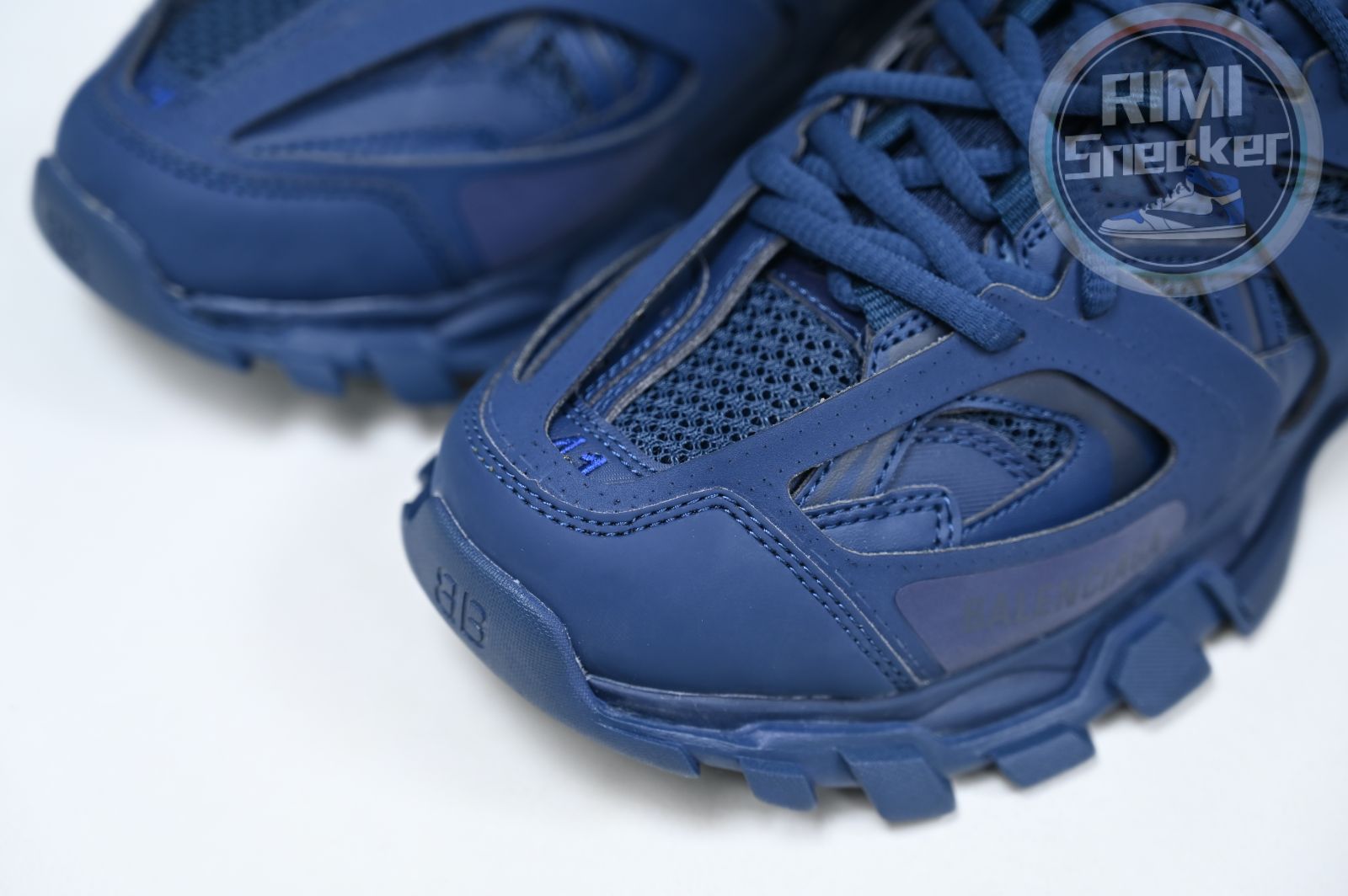 Balenciaga all sizes still in stock! Please contact customer service on iMessage/WhatsApp to purchase! BLGA  Track（LED）