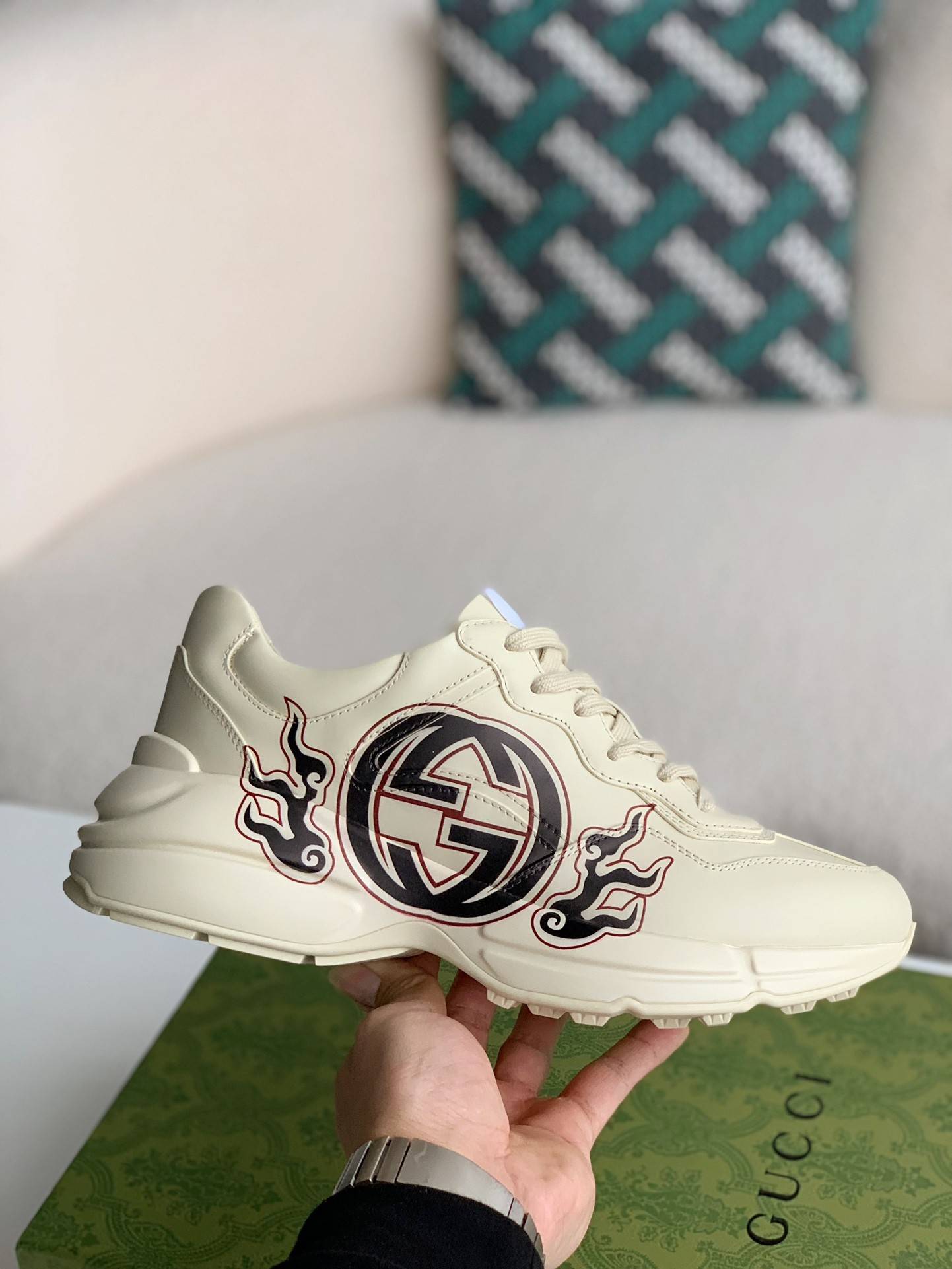 GU*IRetro Clunky Sneaker