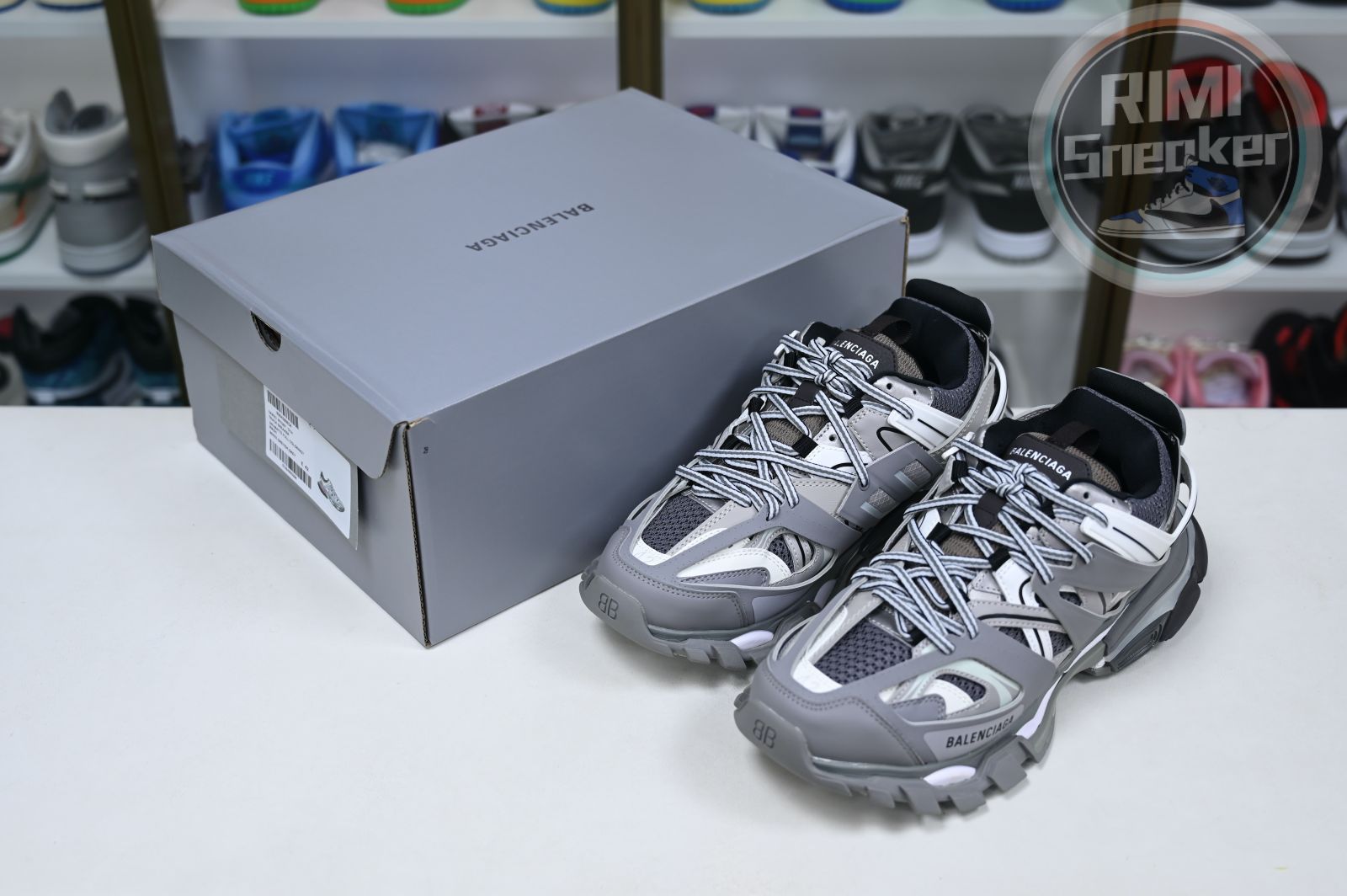 Balenciaga all sizes still in stock! Please contact customer service on iMessage/WhatsApp to purchase! BLGA  Track（LED）