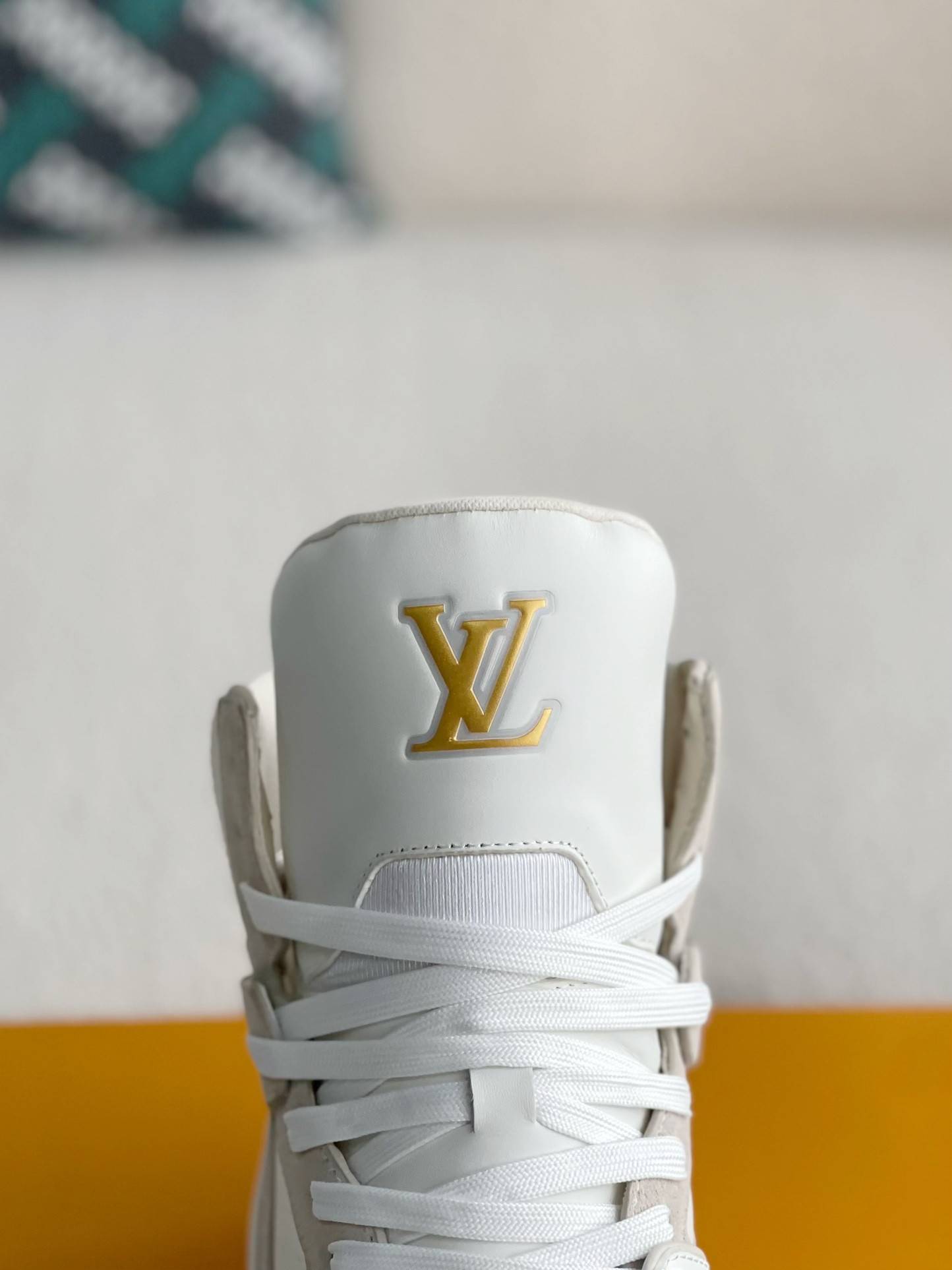 L*V TRAINER SNEAKERS