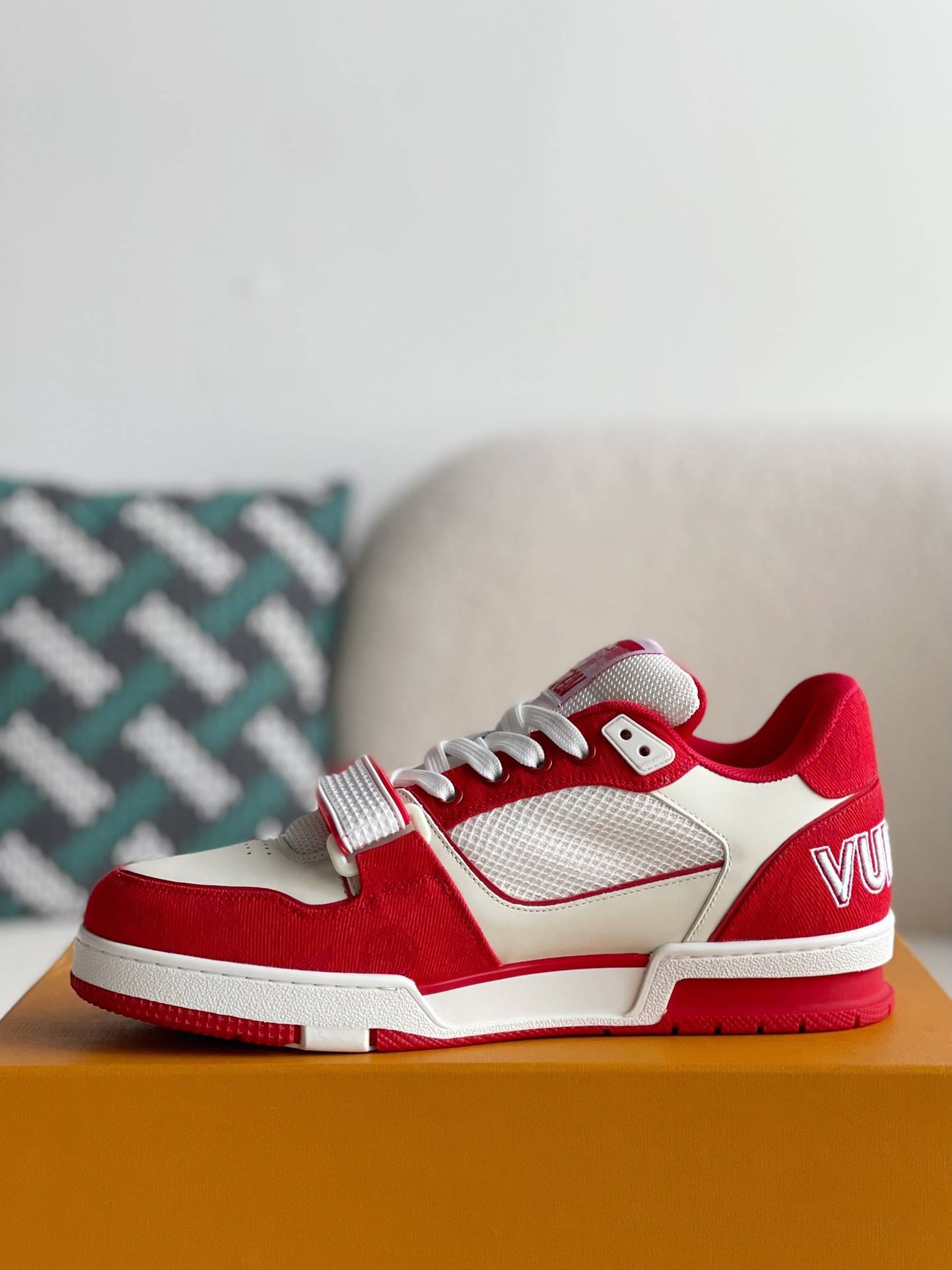 L*V TRAINER Sneakers