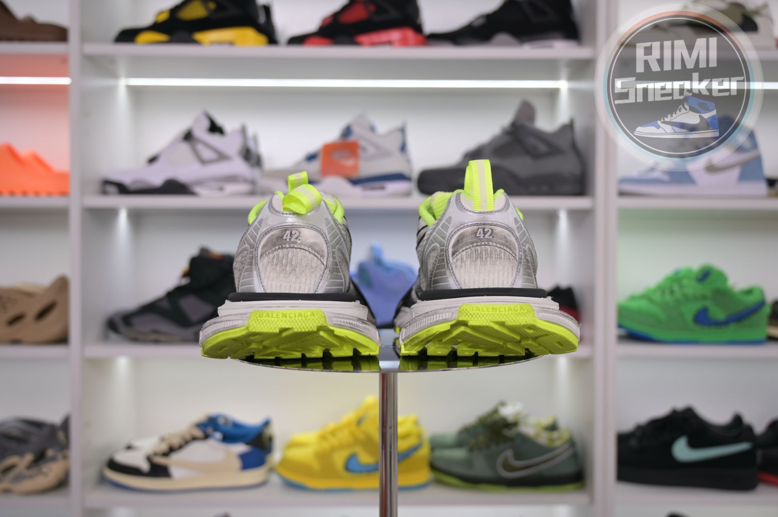 Balenciaga all sizes still in stock! Please contact customer service on iMessage/WhatsApp to purchase!  BLGA  3XL