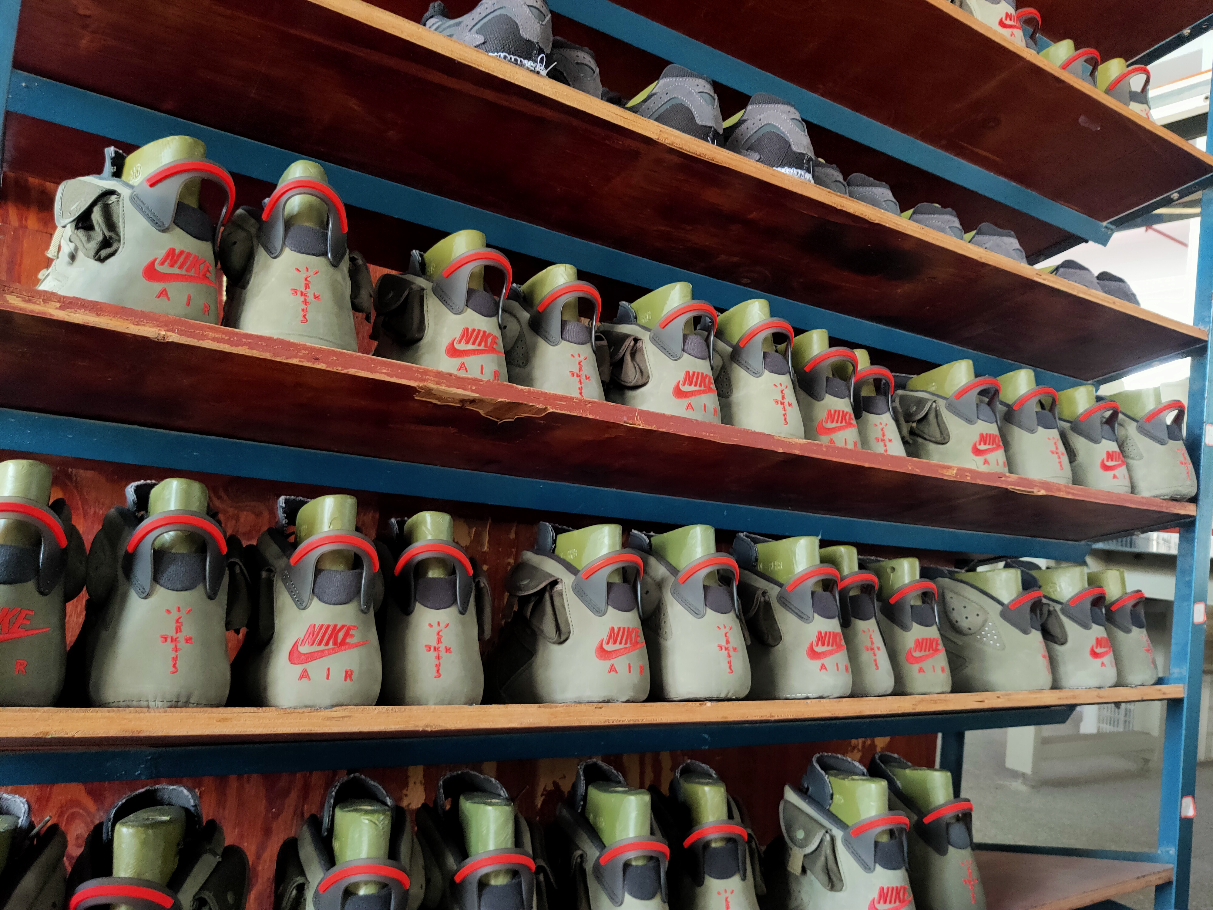 TRAVIS SCOTT X AIR JORDAN 6 RETRO