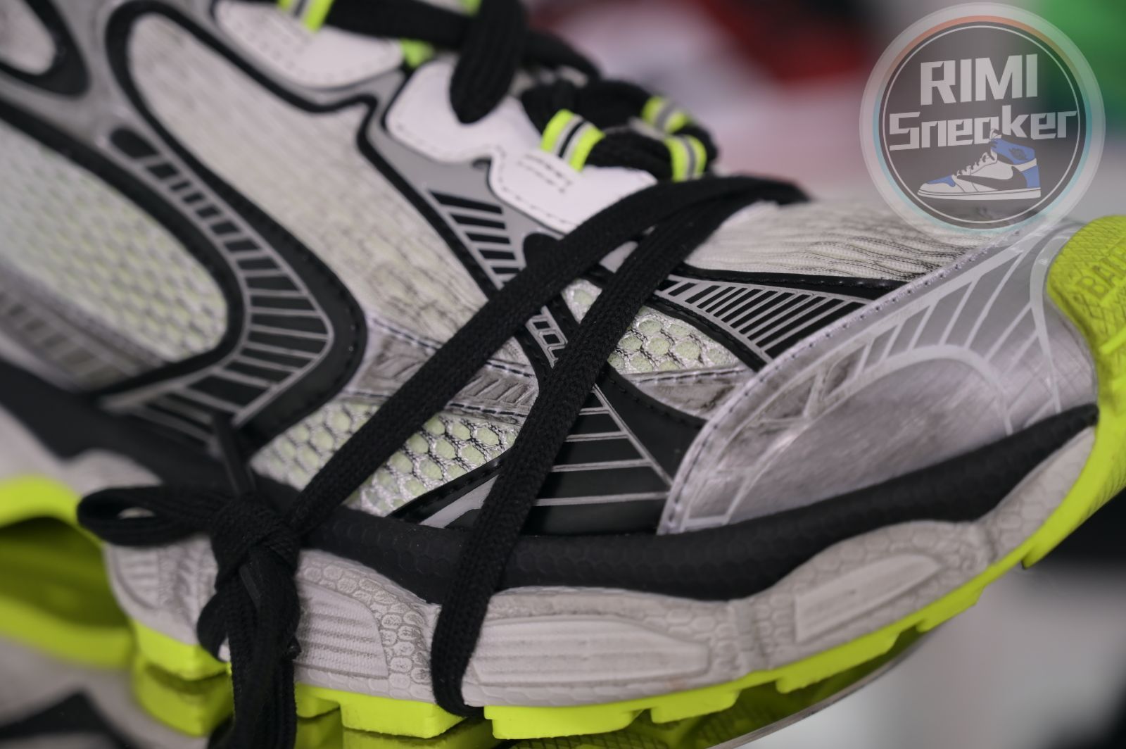 Balenciaga all sizes still in stock! Please contact customer service on iMessage/WhatsApp to purchase!  BLGA  3XL