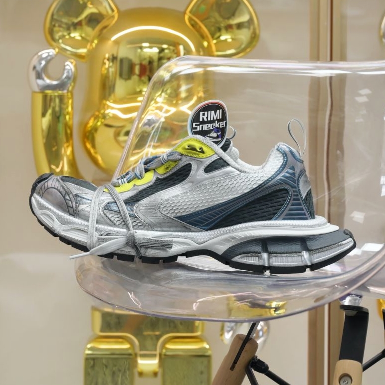 Balenciaga all sizes still in stock! Please contact customer service on iMessage/WhatsApp to purchase! BLGA 3XL