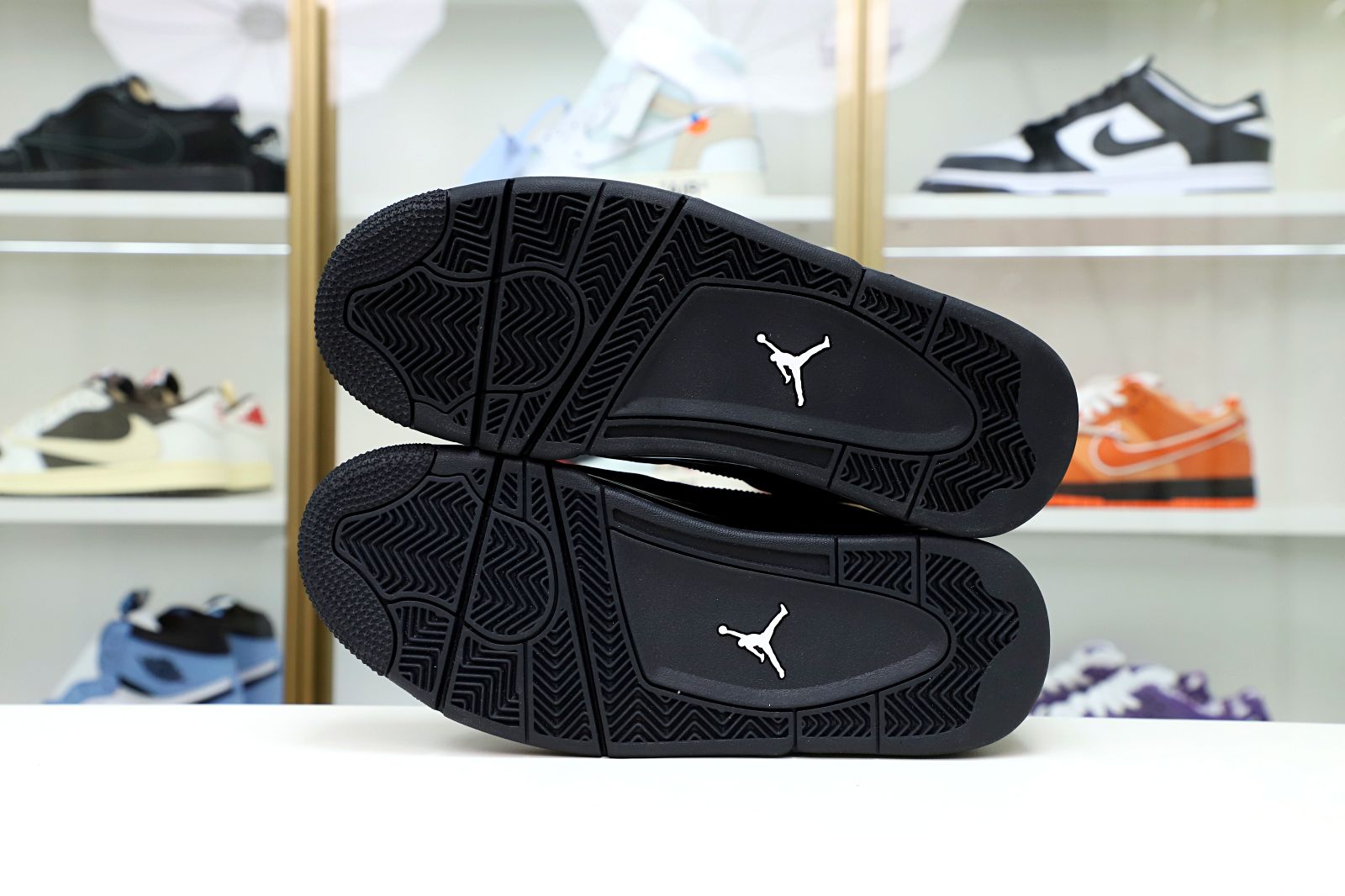 AIR JORDAN 4 RETRO
