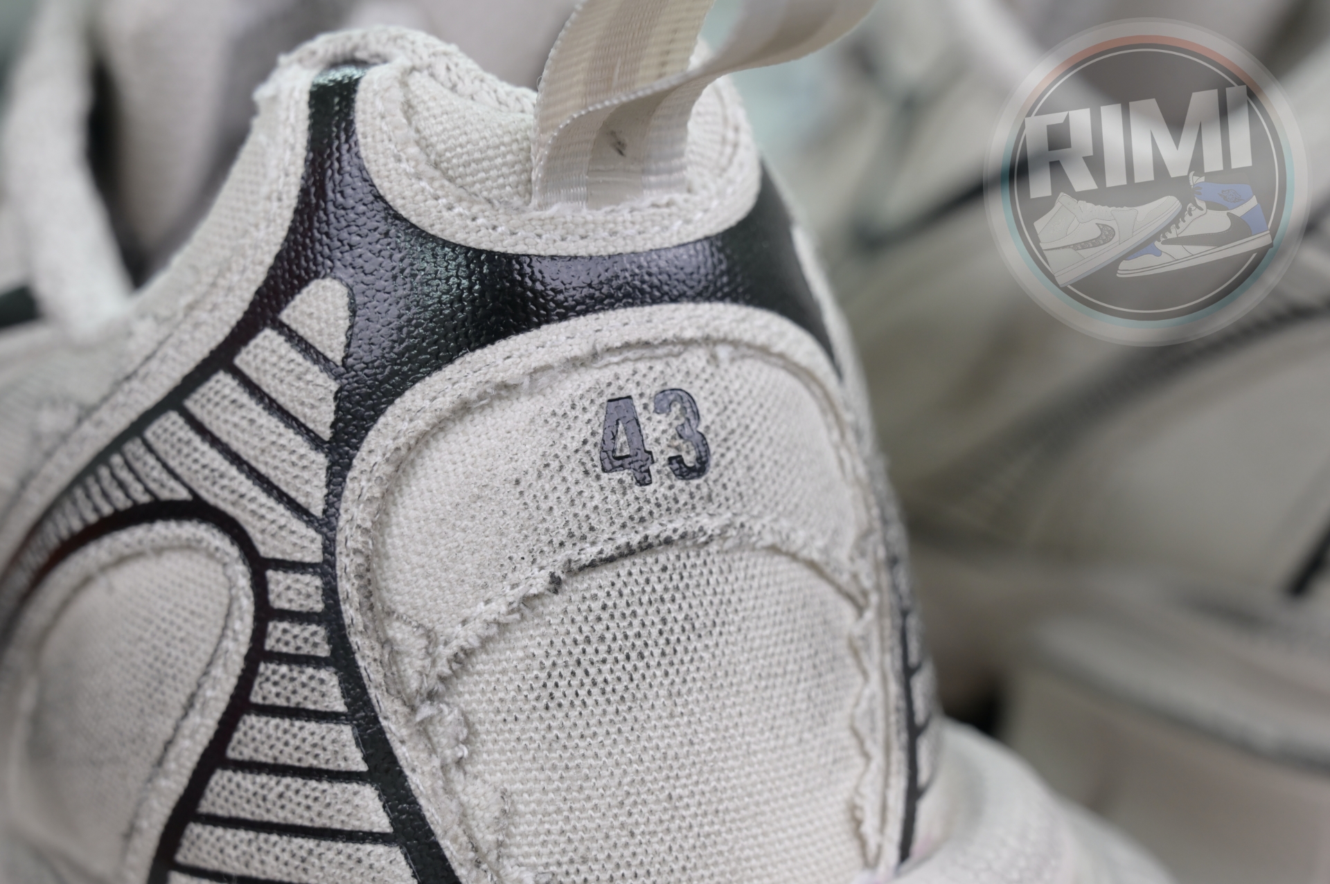 Balenciaga all sizes still in stock! Please contact customer service on iMessage/WhatsApp to purchase!  BLGA  3XL