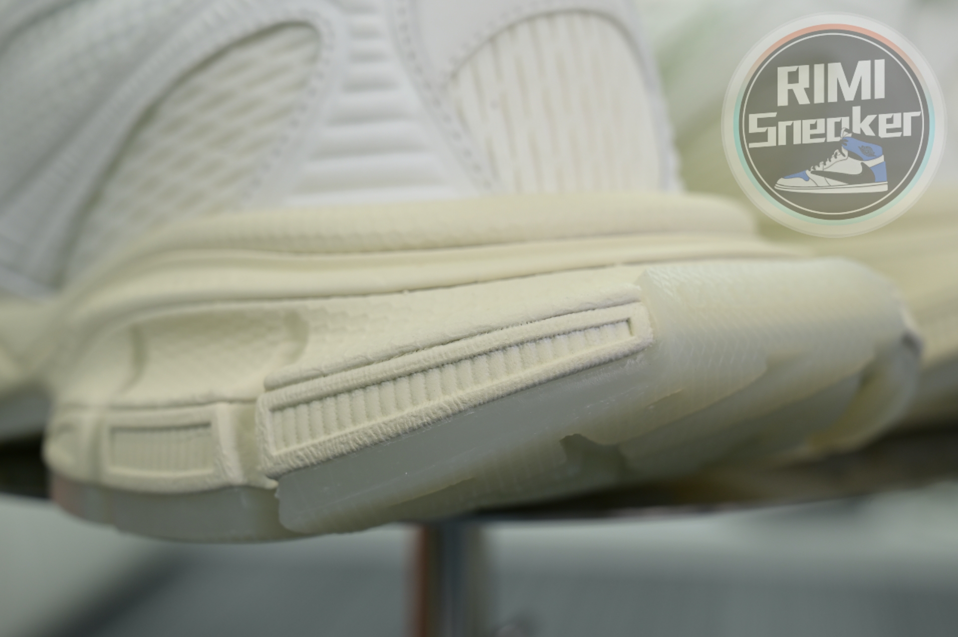 Balenciaga all sizes still in stock! Please contact customer service on iMessage/WhatsApp to purchase!  BLGA  3XL