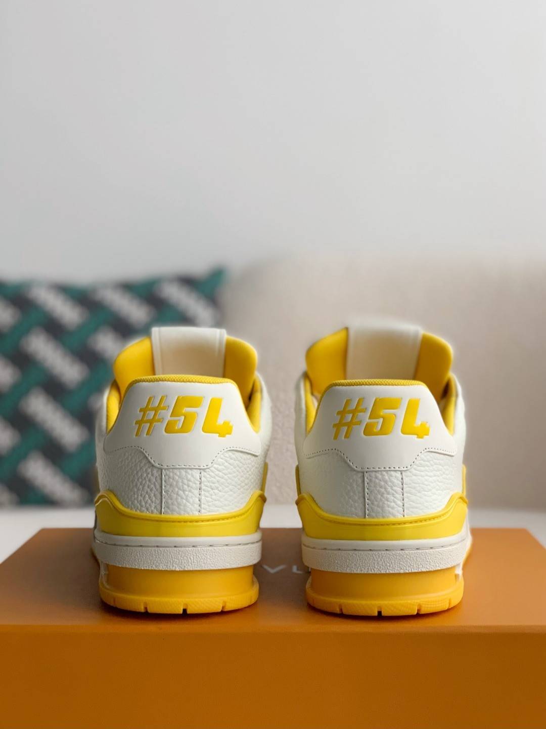 L*V TRAINER Sneakers