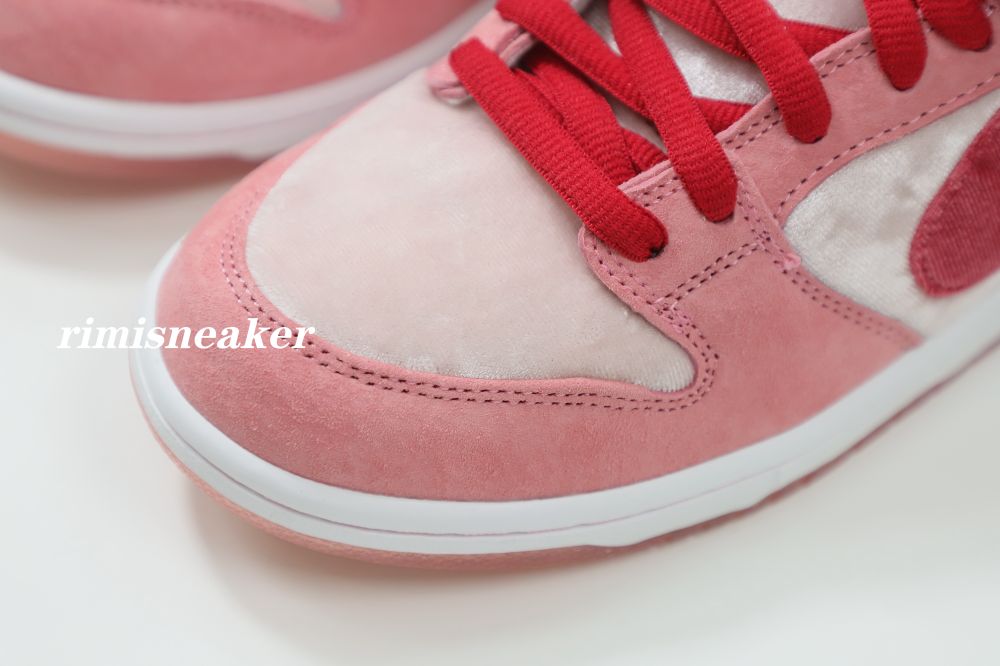 STRANGELOVE X DUNK LOW SB