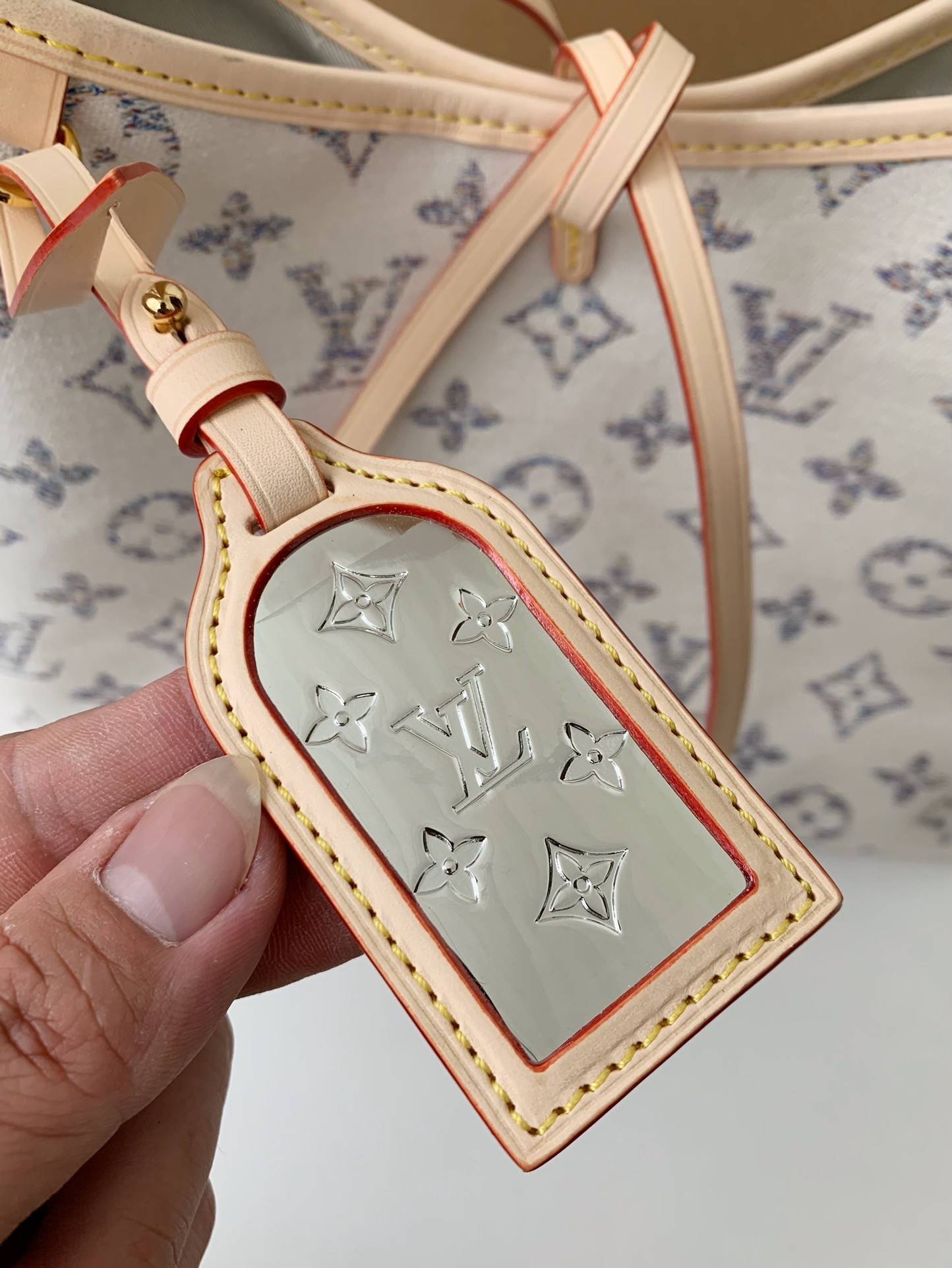 L*V Carryall small handbag M24707  Size：29*24*12cm