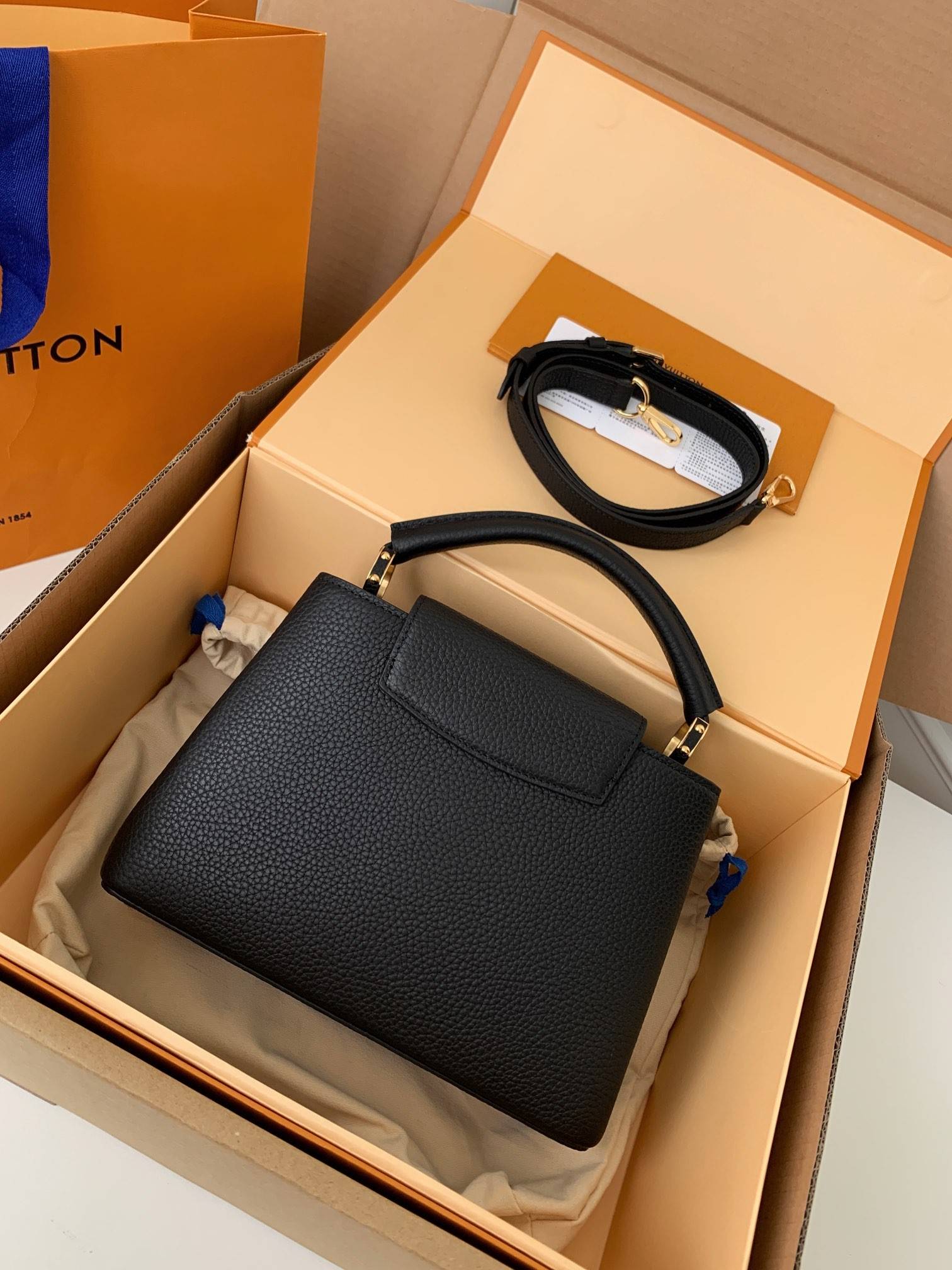 L*V Capucines mini frame M48864 size:26.5*17.5*9cm