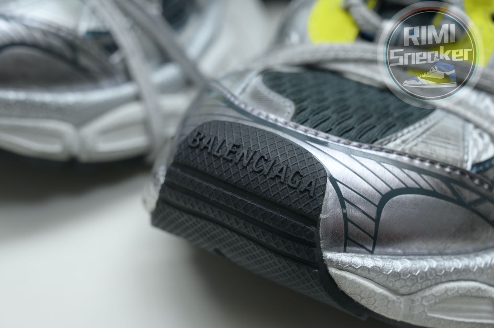 Balenciaga all sizes still in stock! Please contact customer service on iMessage/WhatsApp to purchase!  BLGA  3XL