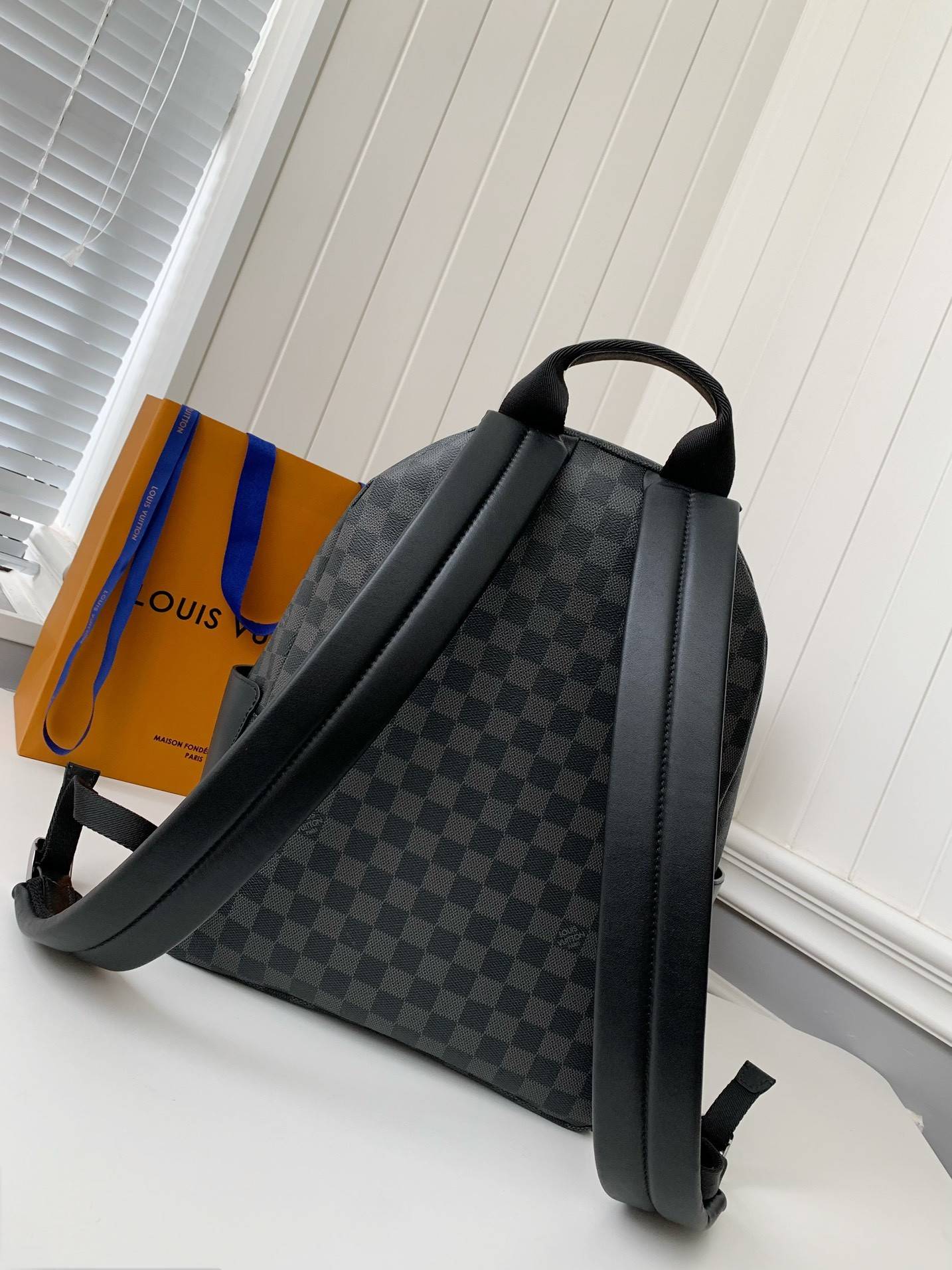 L*V 24s New DISCOVERY Small Black Checker Backpack N40514, Top Quality Size: 29 * 38 * 20c