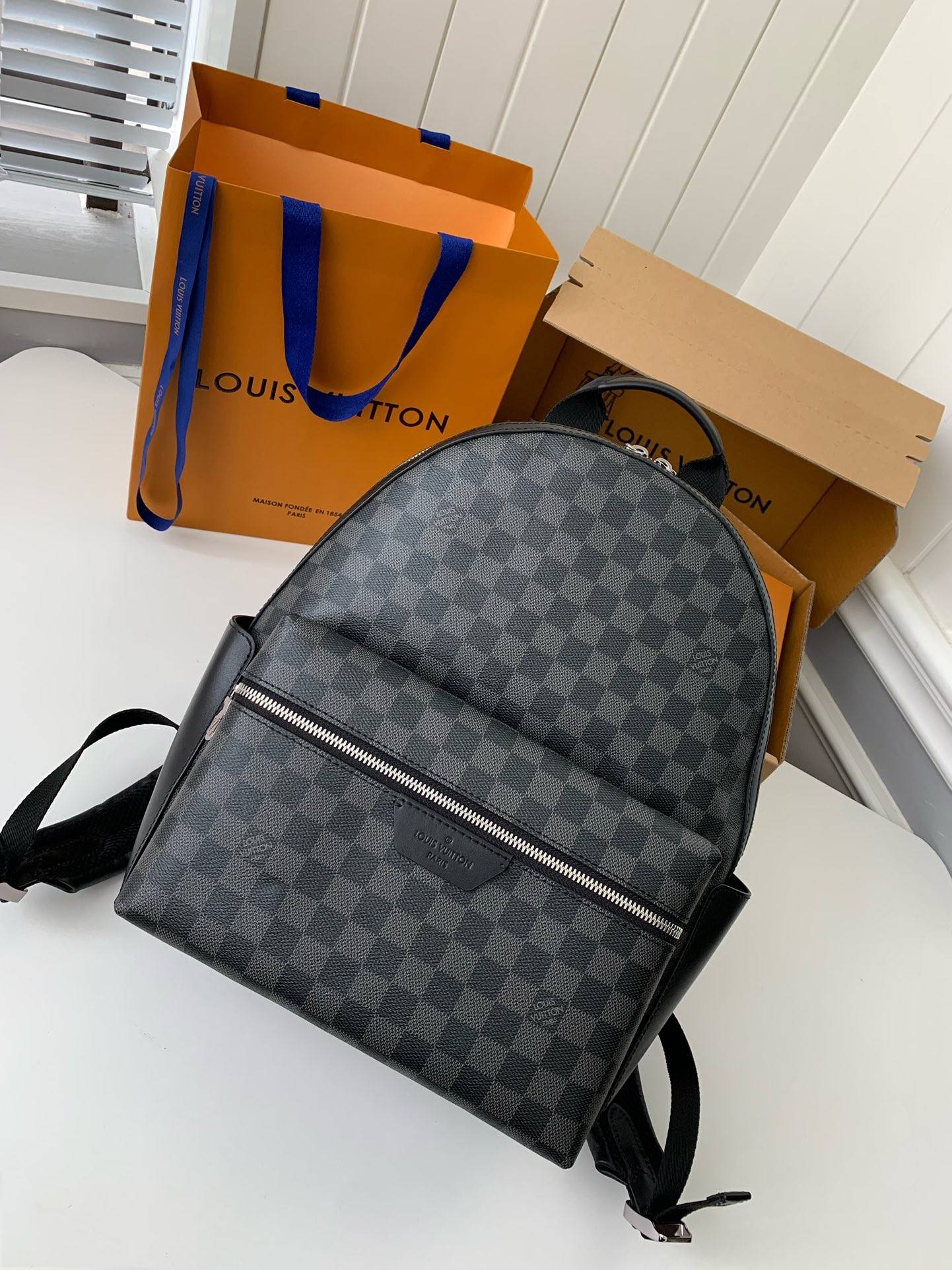 L*V 24s New DISCOVERY Small Black Checker Backpack N40514, Top Quality Size: 29 * 38 * 20c