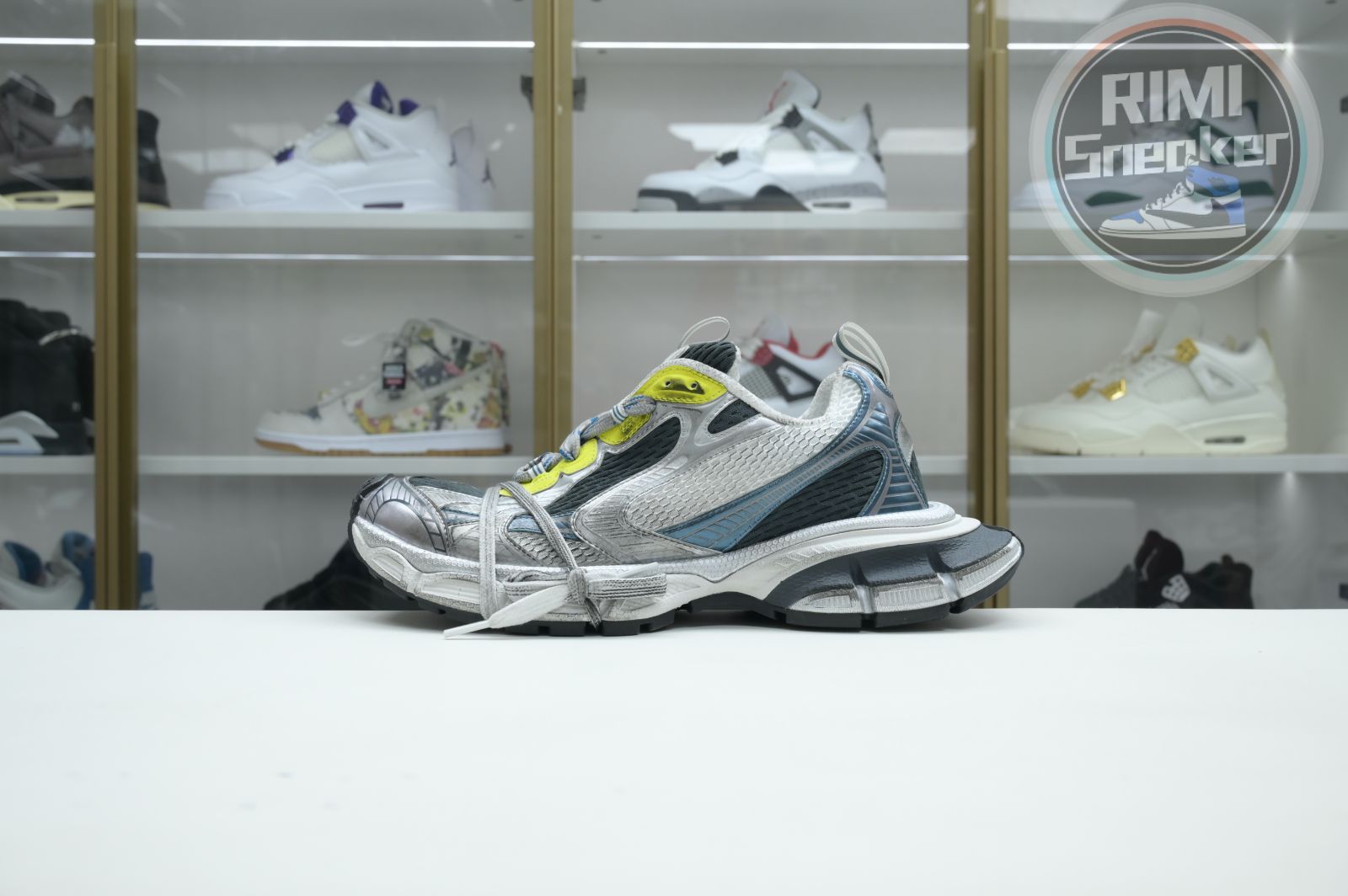 Balenciaga all sizes still in stock! Please contact customer service on iMessage/WhatsApp to purchase!  BLGA  3XL