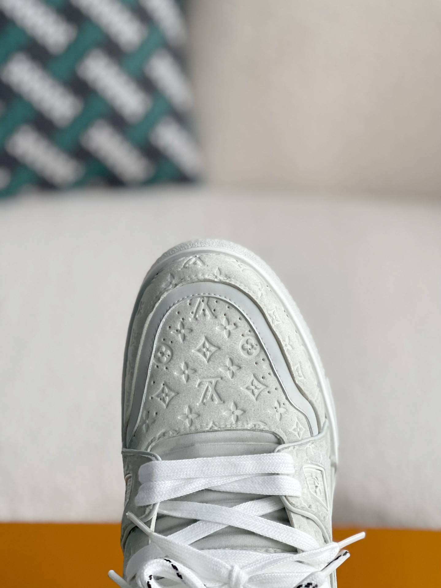 L*V TRAINER SNEAKERS