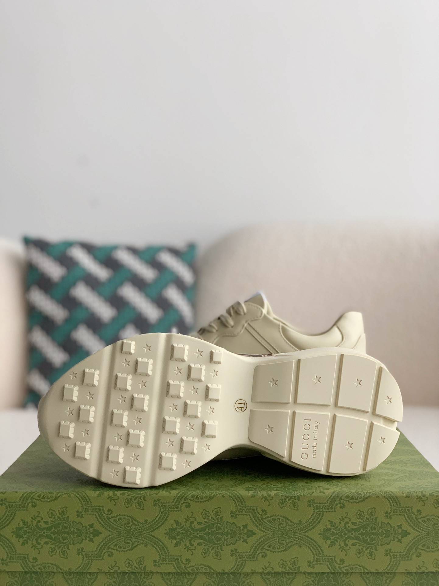 GU*IRetro Clunky Sneaker