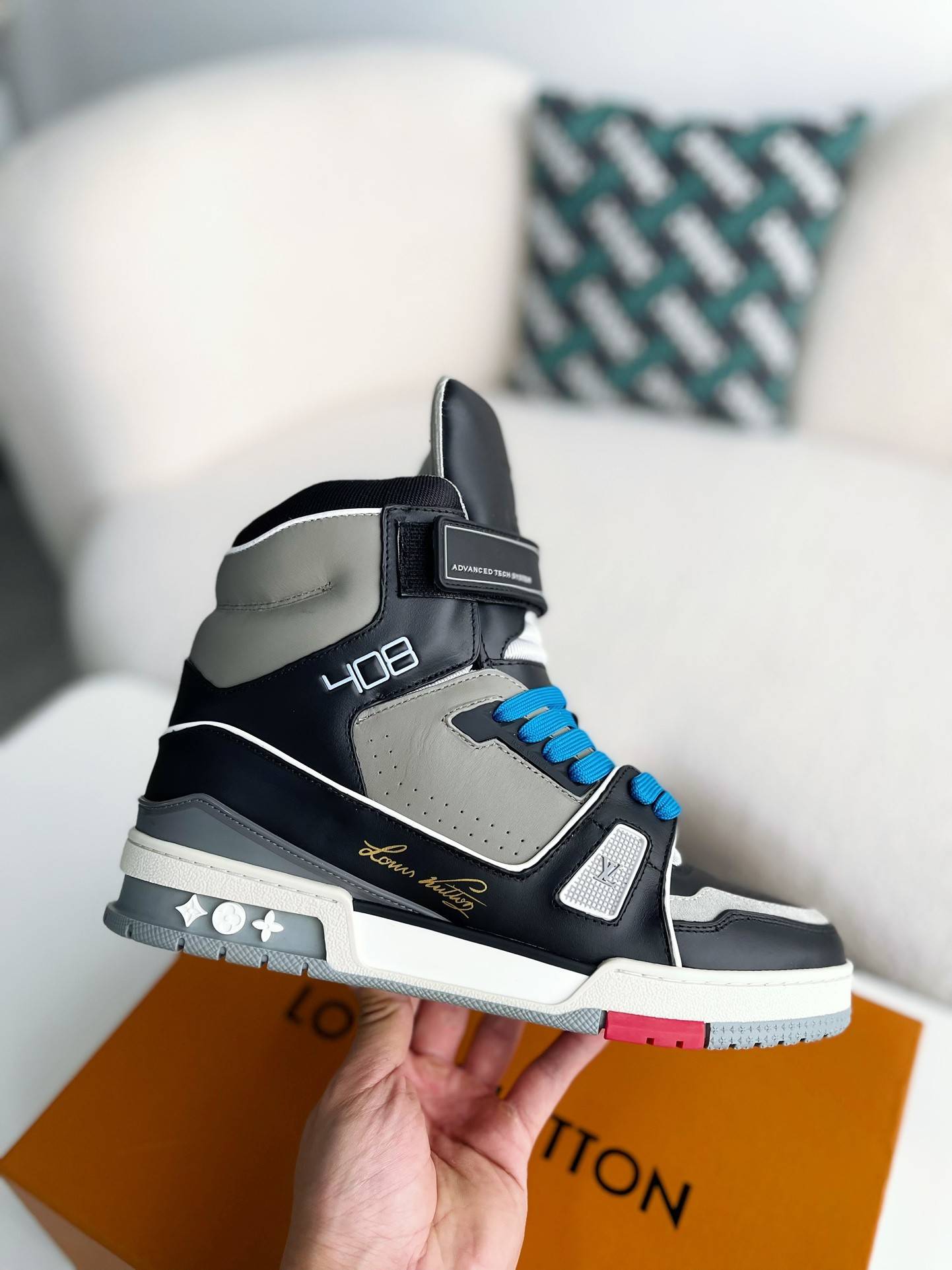 L*V TRAINER SNEAKERS