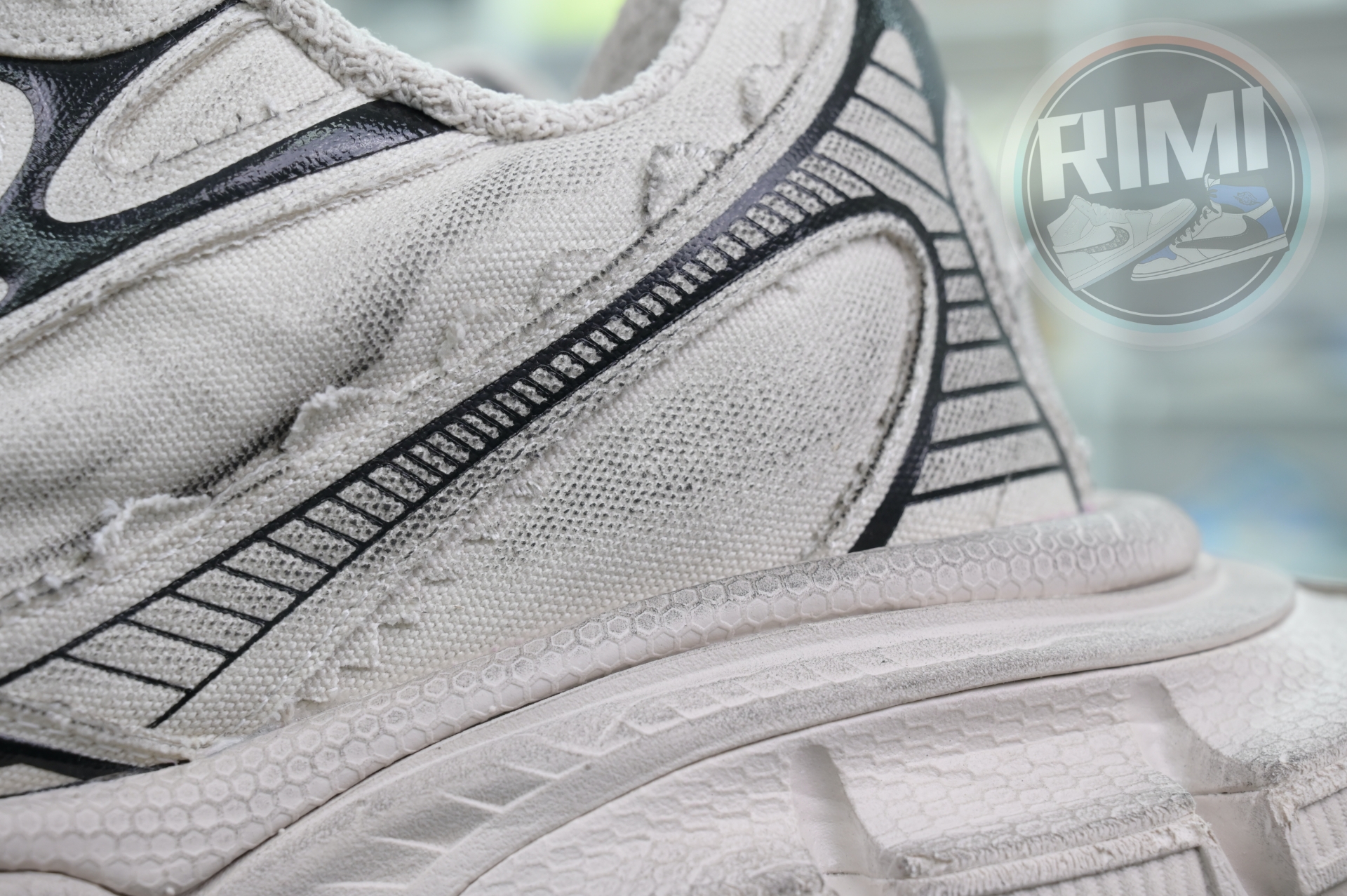 Balenciaga all sizes still in stock! Please contact customer service on iMessage/WhatsApp to purchase!  BLGA  3XL