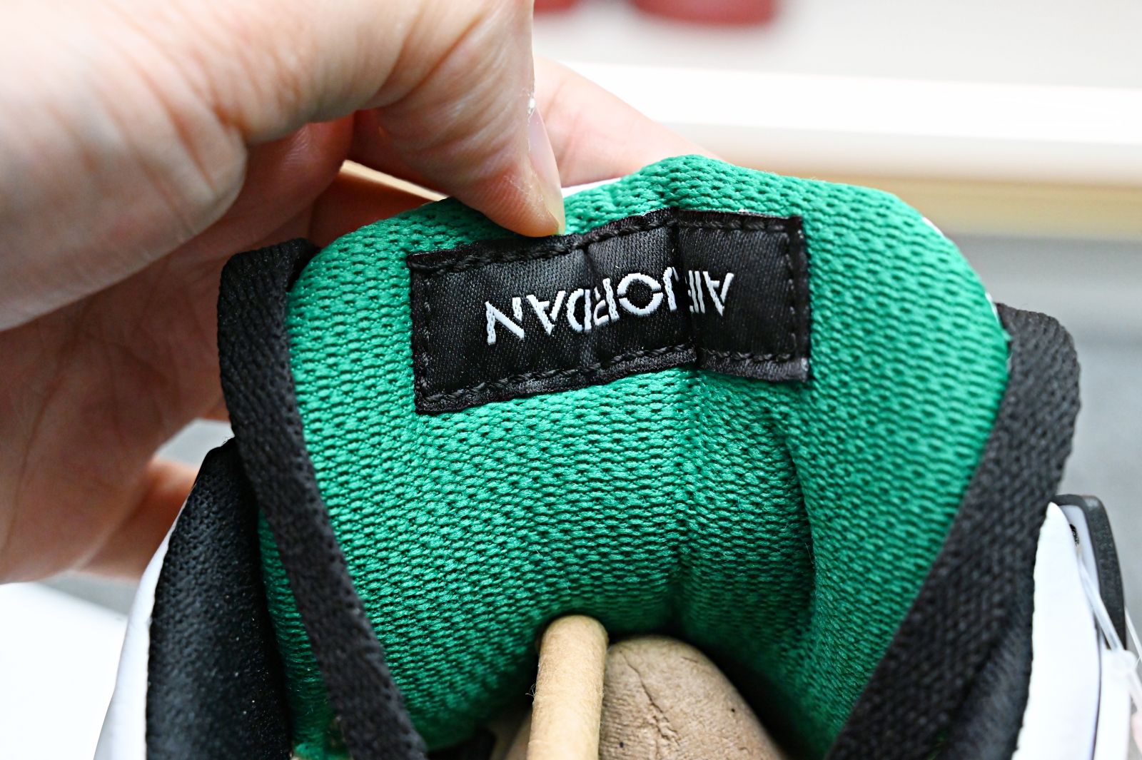 WMNS AIR JORDAN 4 RETRO