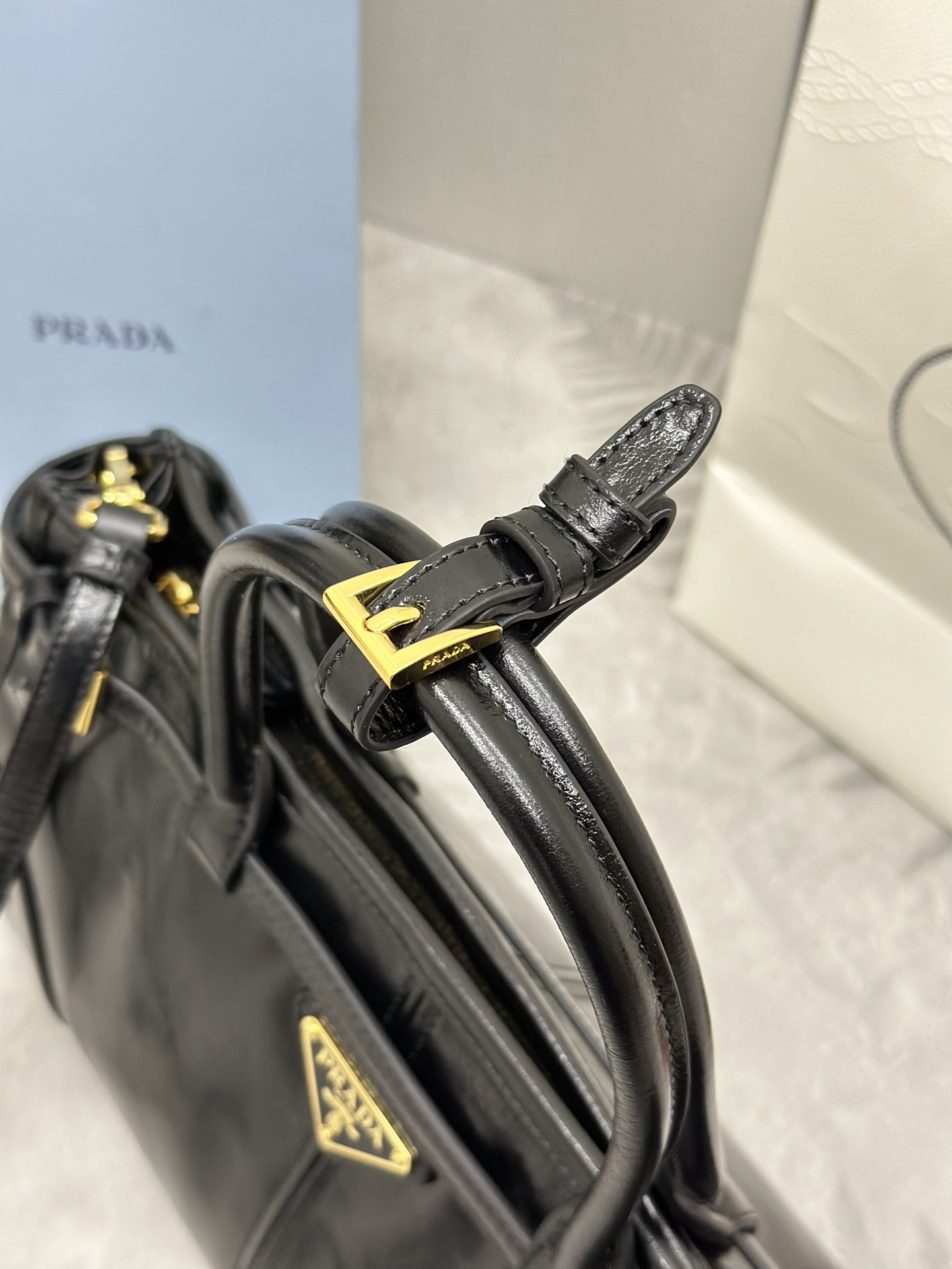 Pr*a Bonnie medium leather handbag