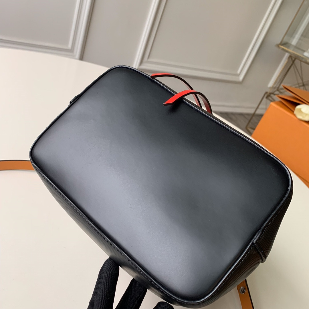 Louis Vuitton Néonoé Bag