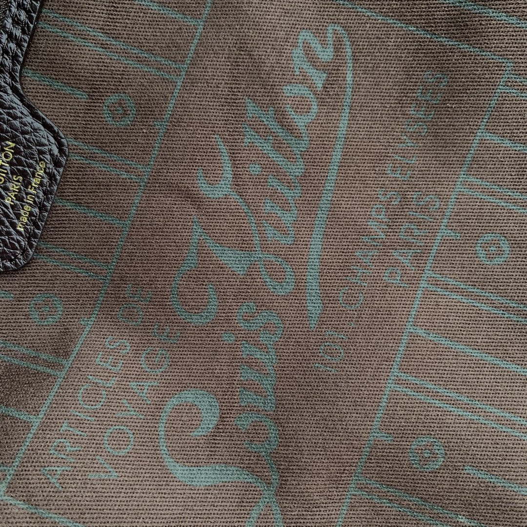 Louis Vuitton Neverfull Bag