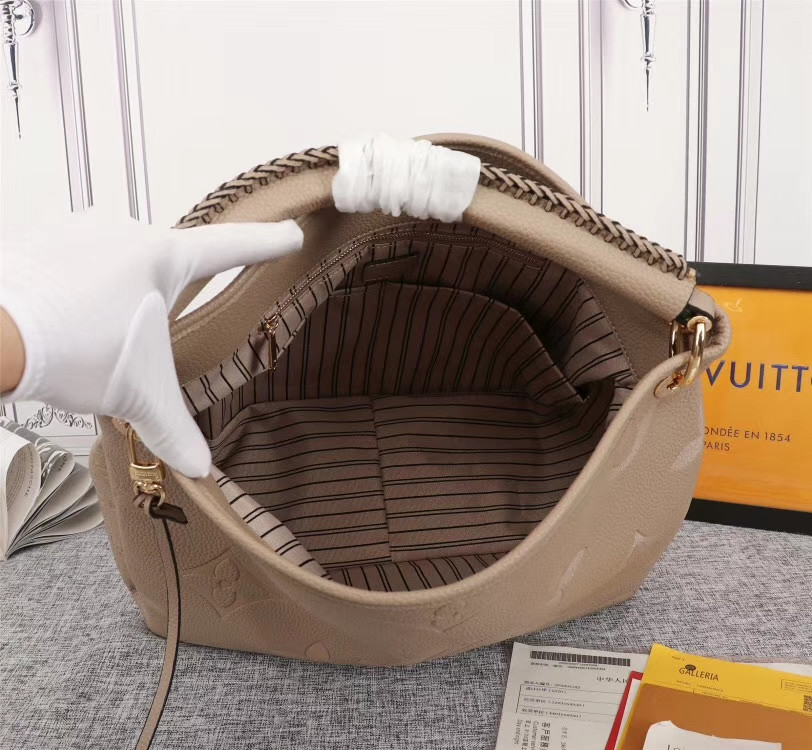 Louis Vuitton Artsy Bag