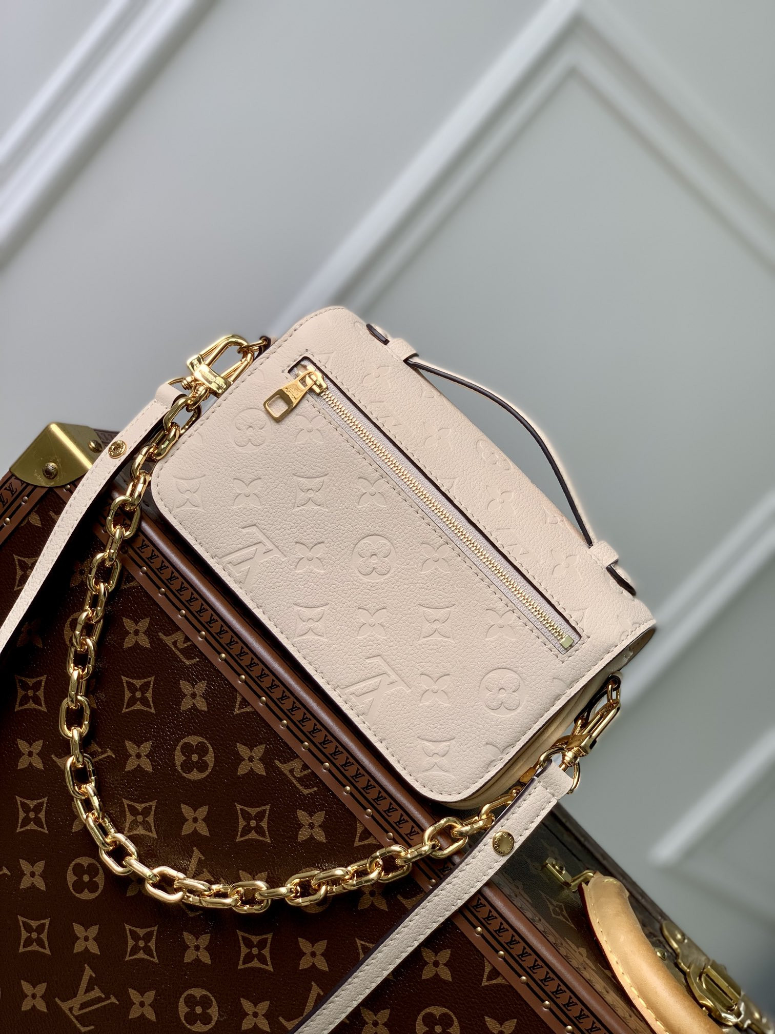 Louis Vuitton Pochette Métis East West Bag