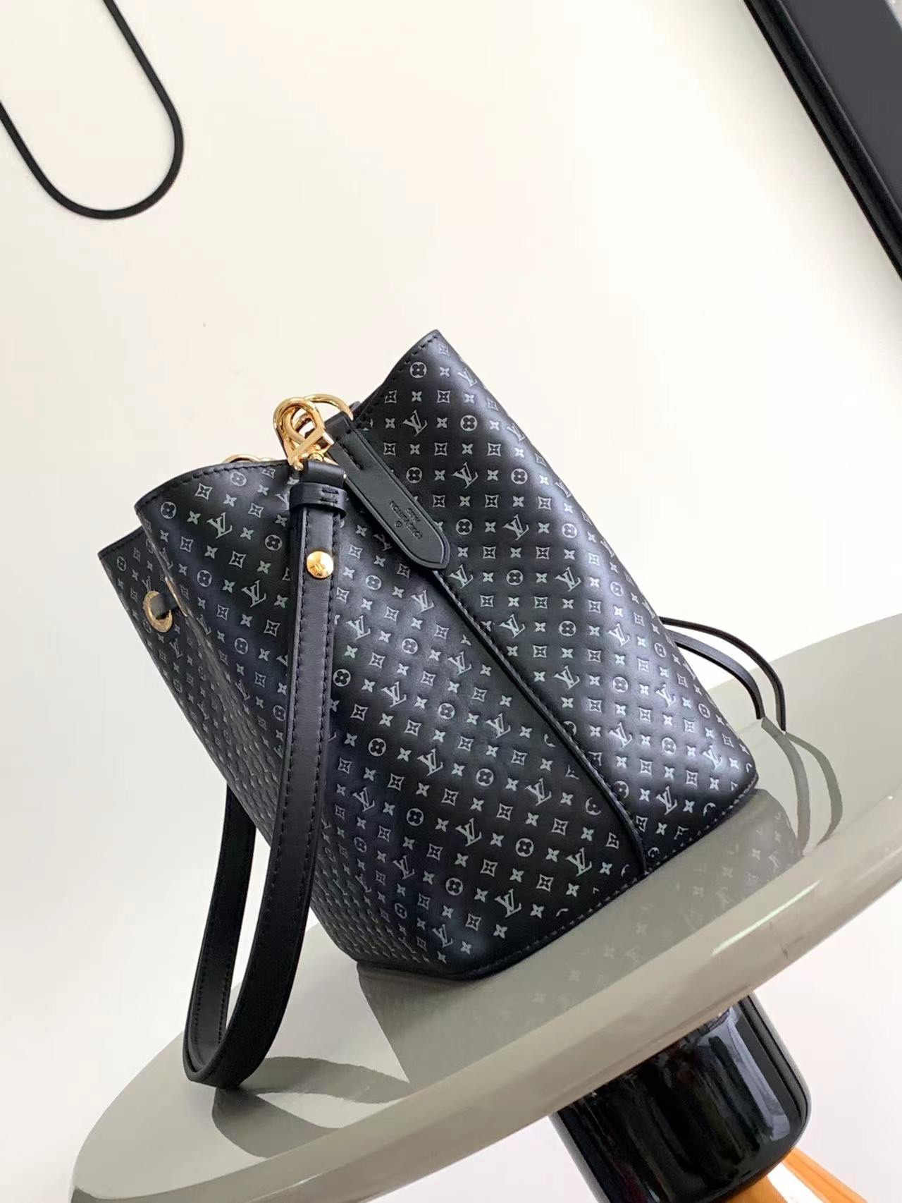 Louis Vuitton Néonoé Bag