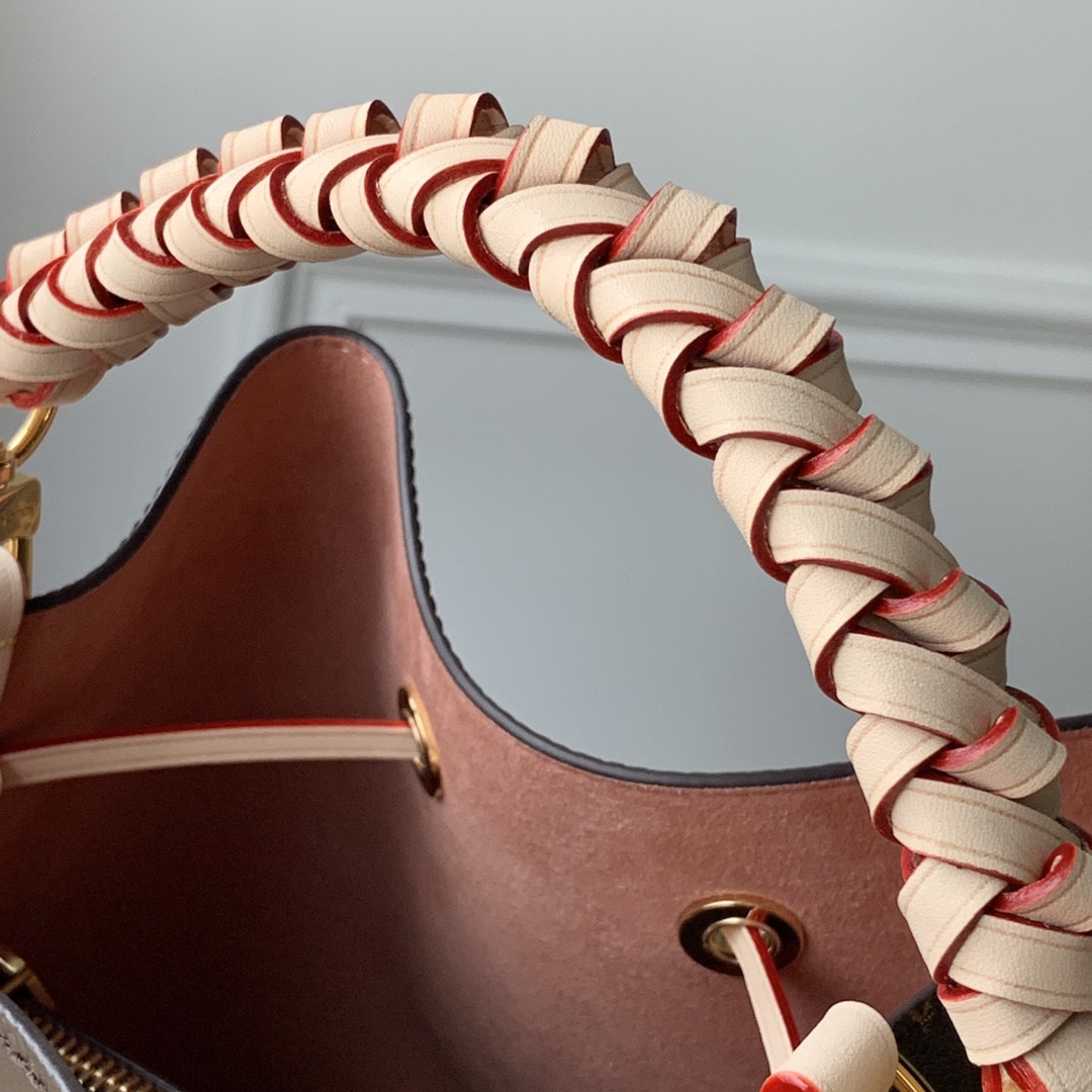 Louis Vuitton Néonoé Bag