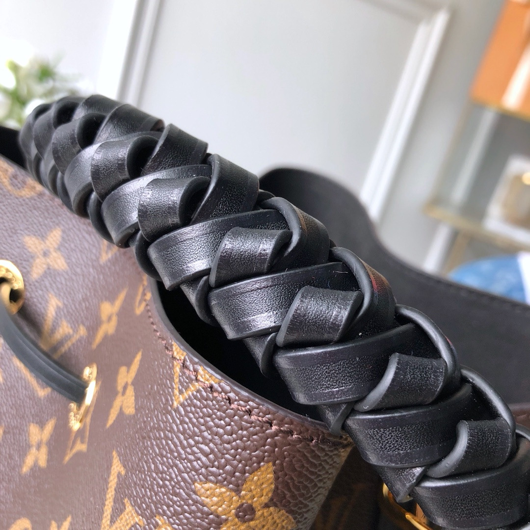 Louis Vuitton Néonoé Bag