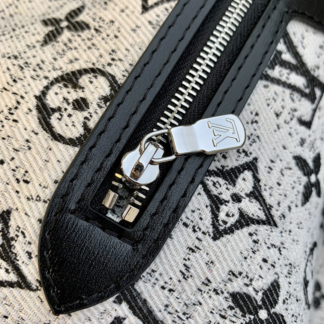 Louis Vuitton Neverfull Bag