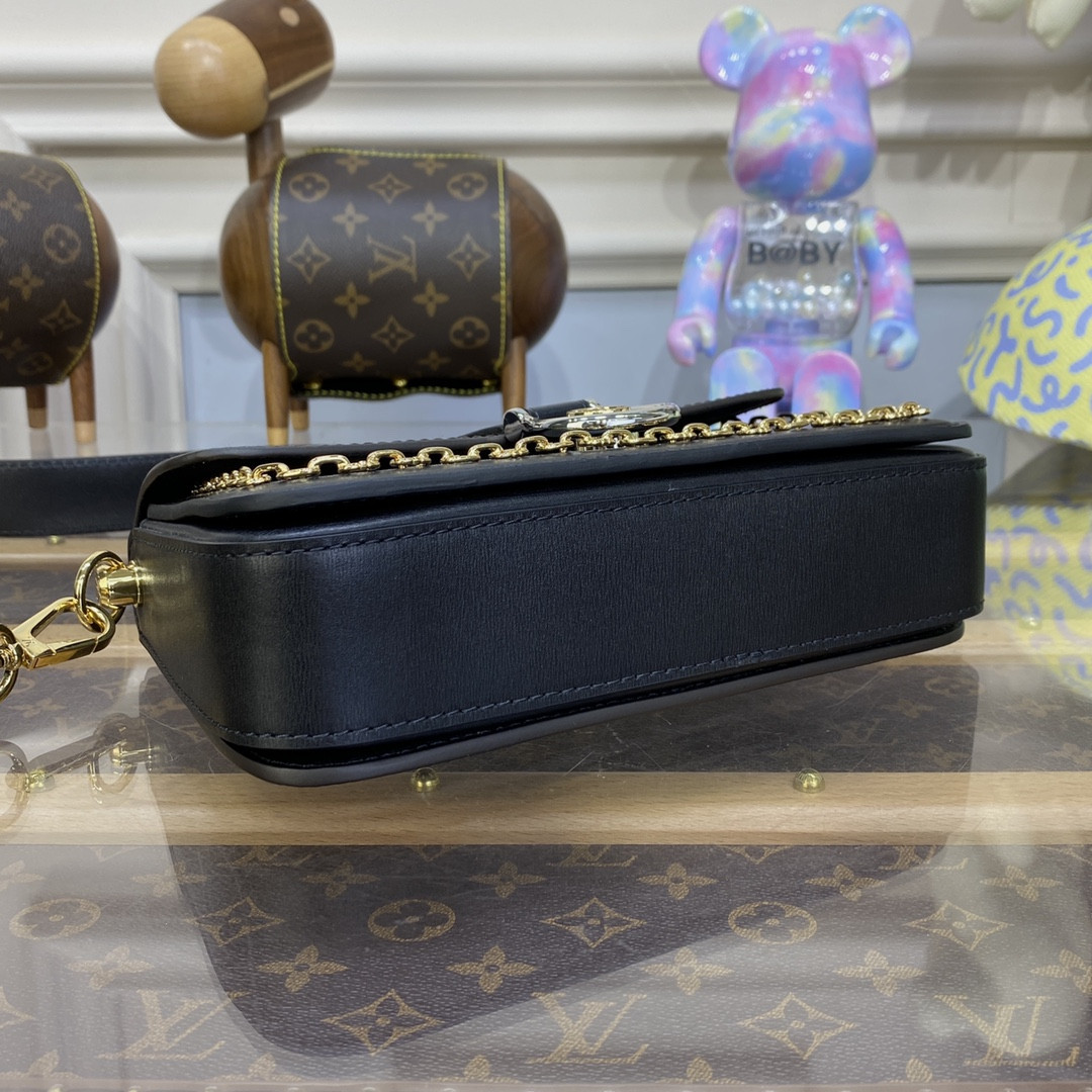 Louis Vuitton Neo Saint Cloud Bag