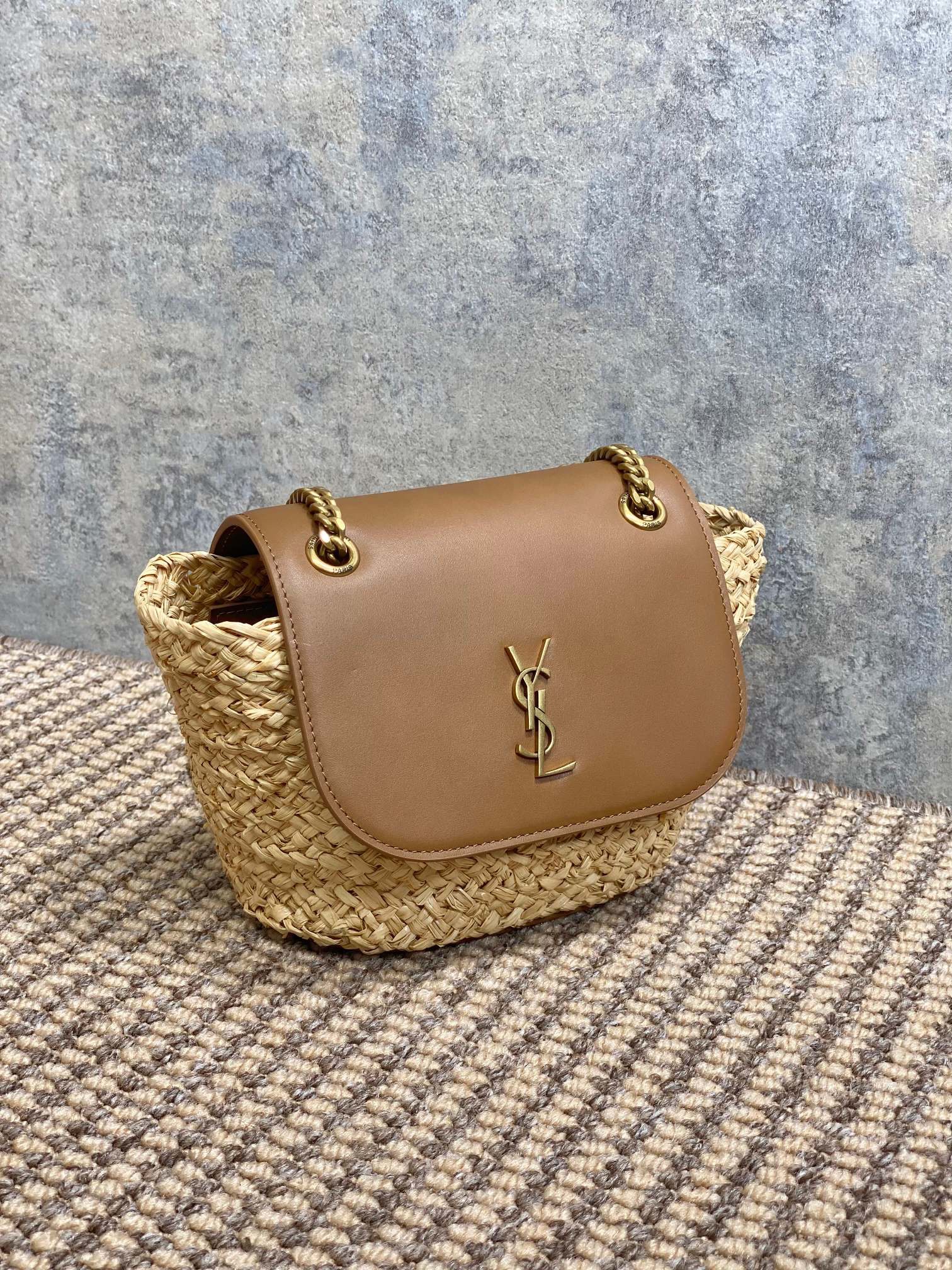 Yves Saint Laurent straw mini MANON handmade model: 774269 size: 23x12x6