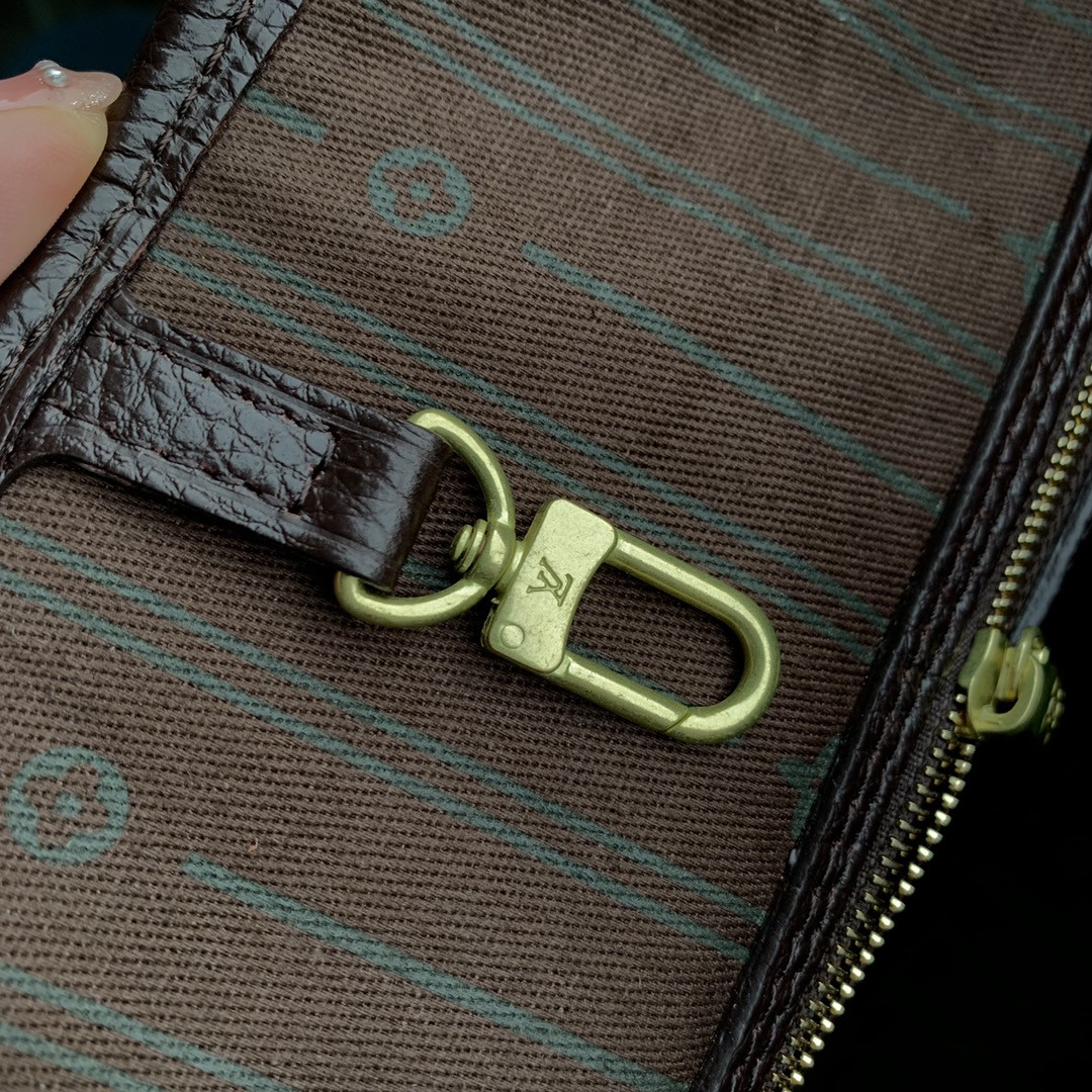 Louis Vuitton Neverfull Bag