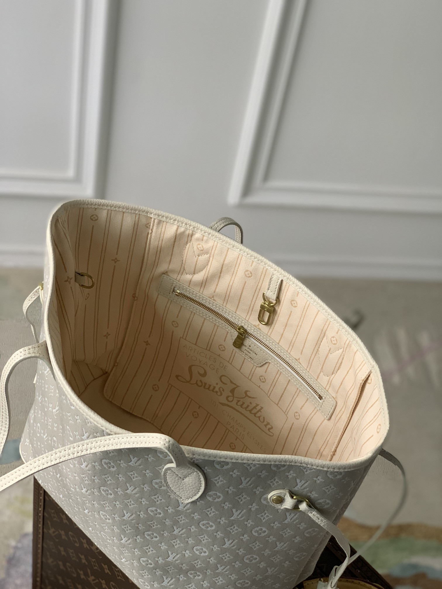 Louis Vuitton Neverfull Bag