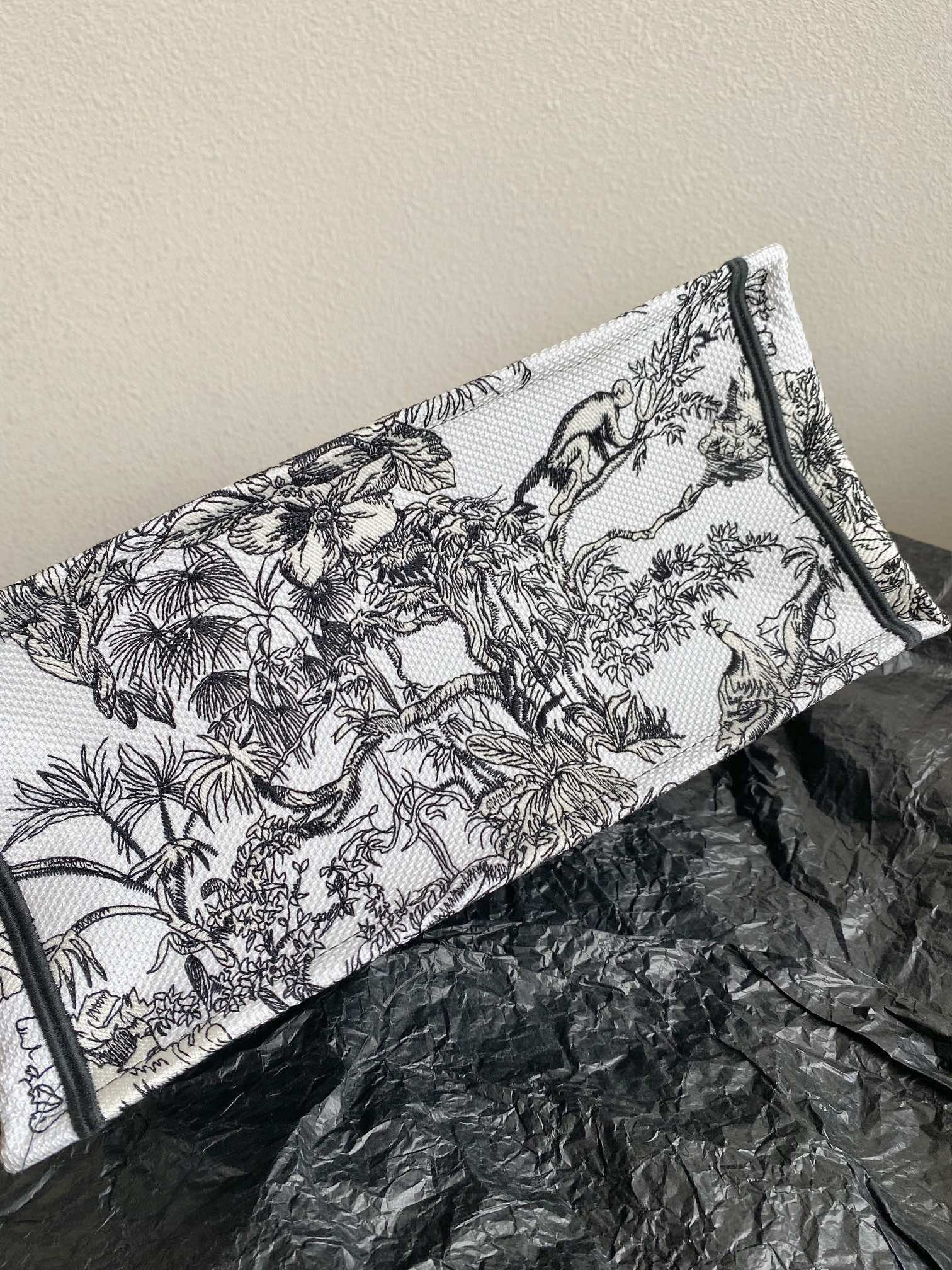Medium Dior Book Tote