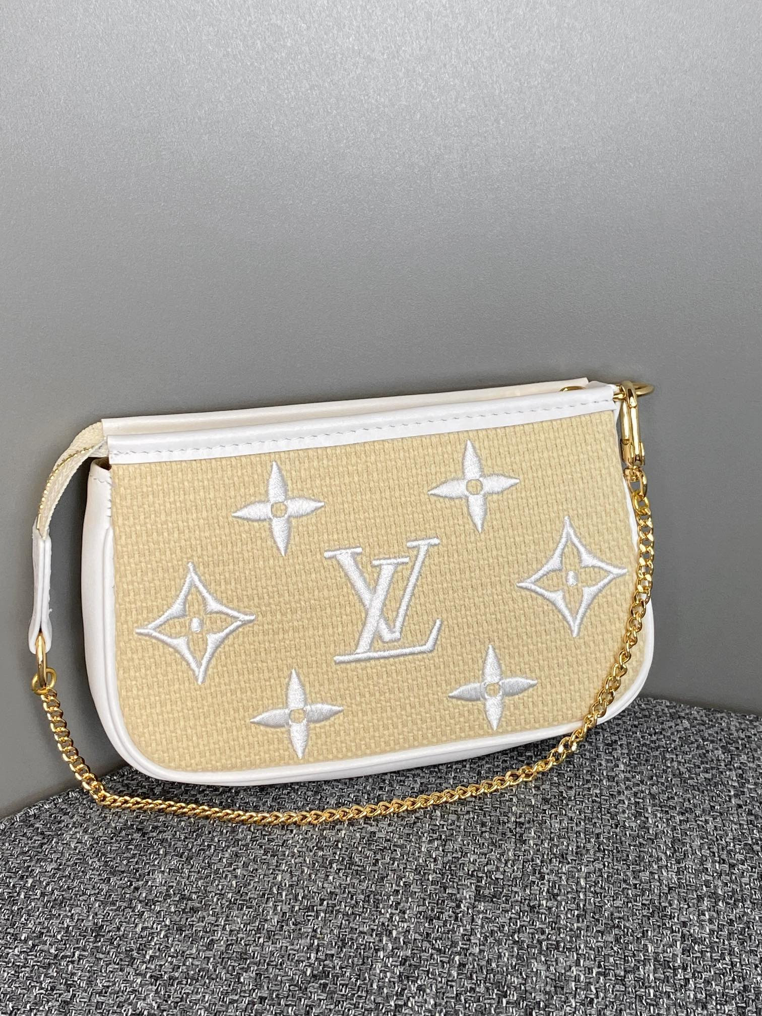 Louis Vuitton Pochette Accessoires Metis Bag