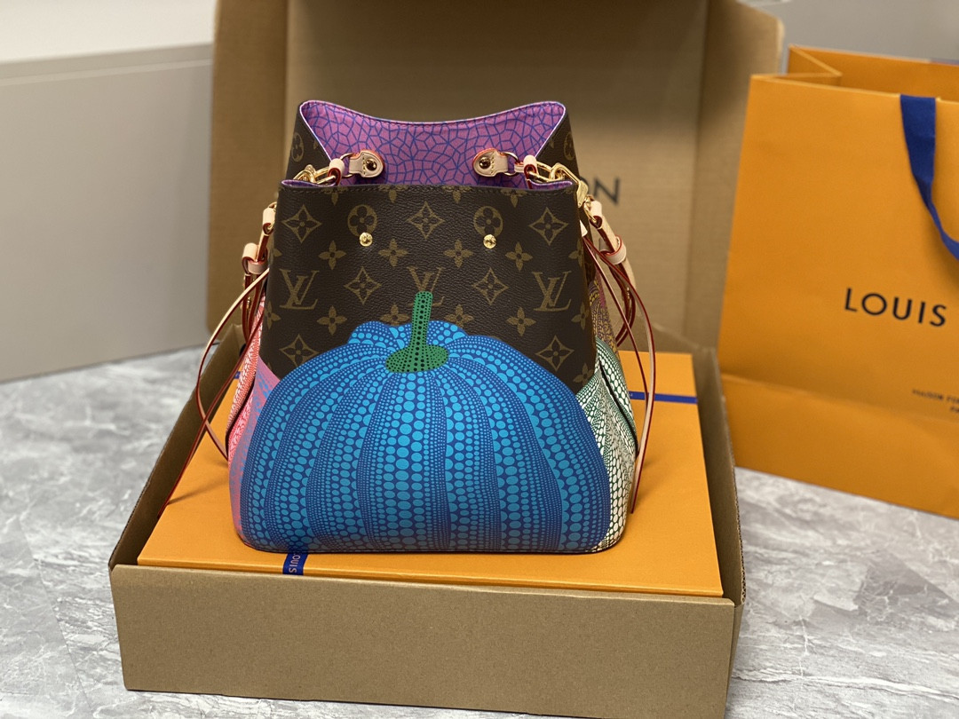 Louis Vuitton Néonoé Bag
