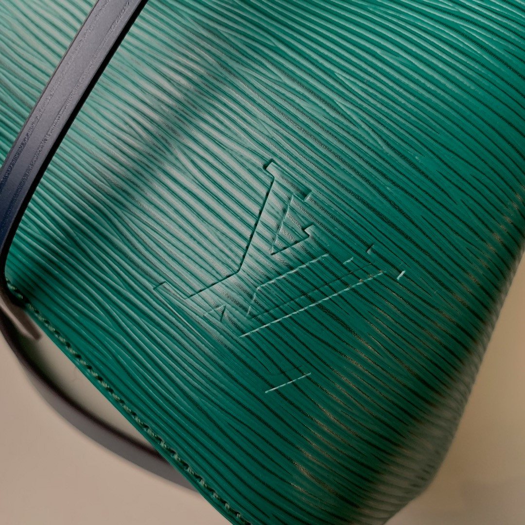 Louis Vuitton Néonoé Bag