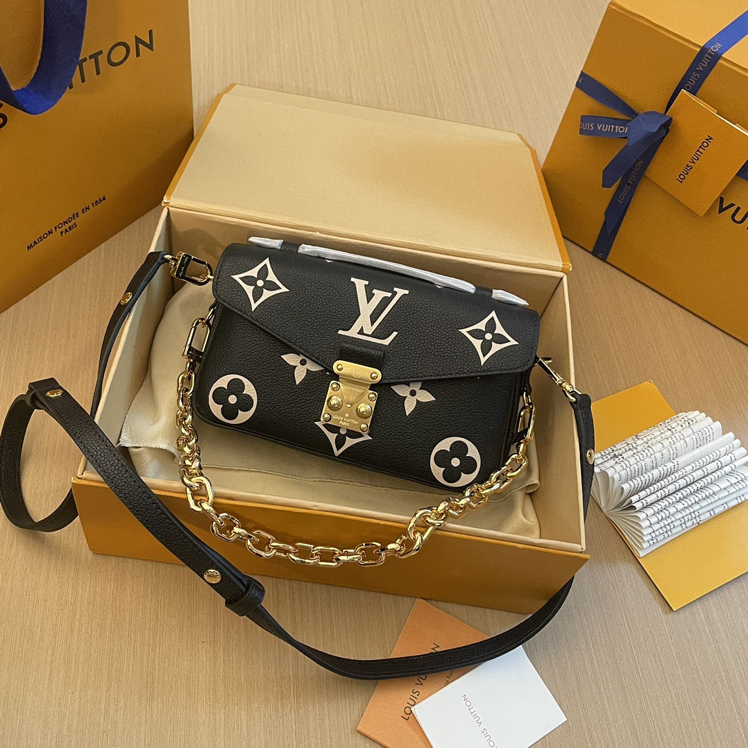 Louis Vuitton Pochette Métis East West Bag