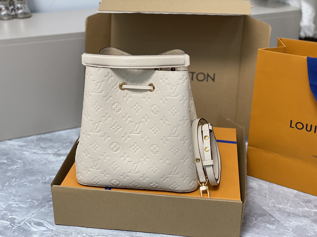 Louis Vuitton Néonoé Bag