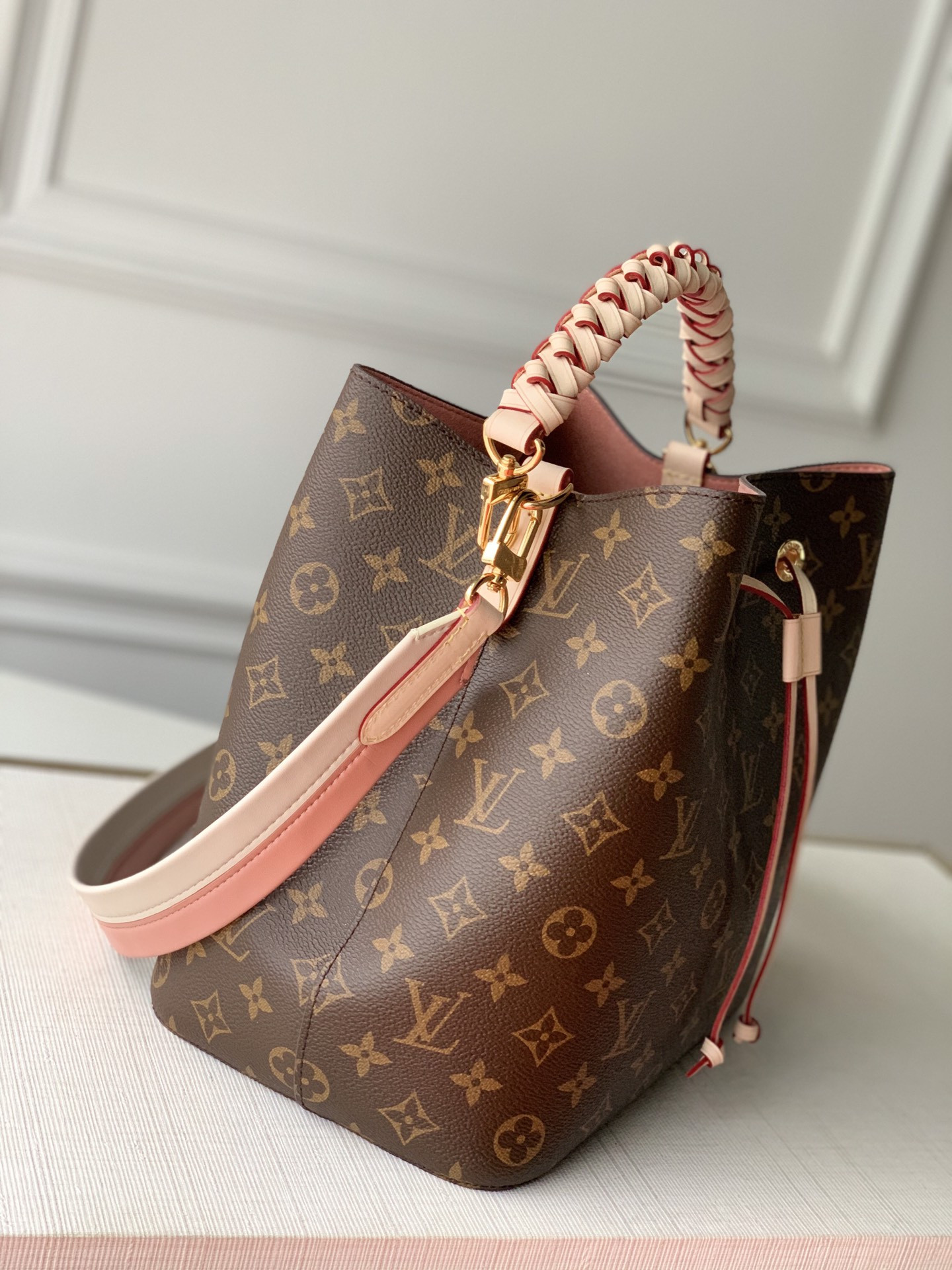 Louis Vuitton Néonoé Bag