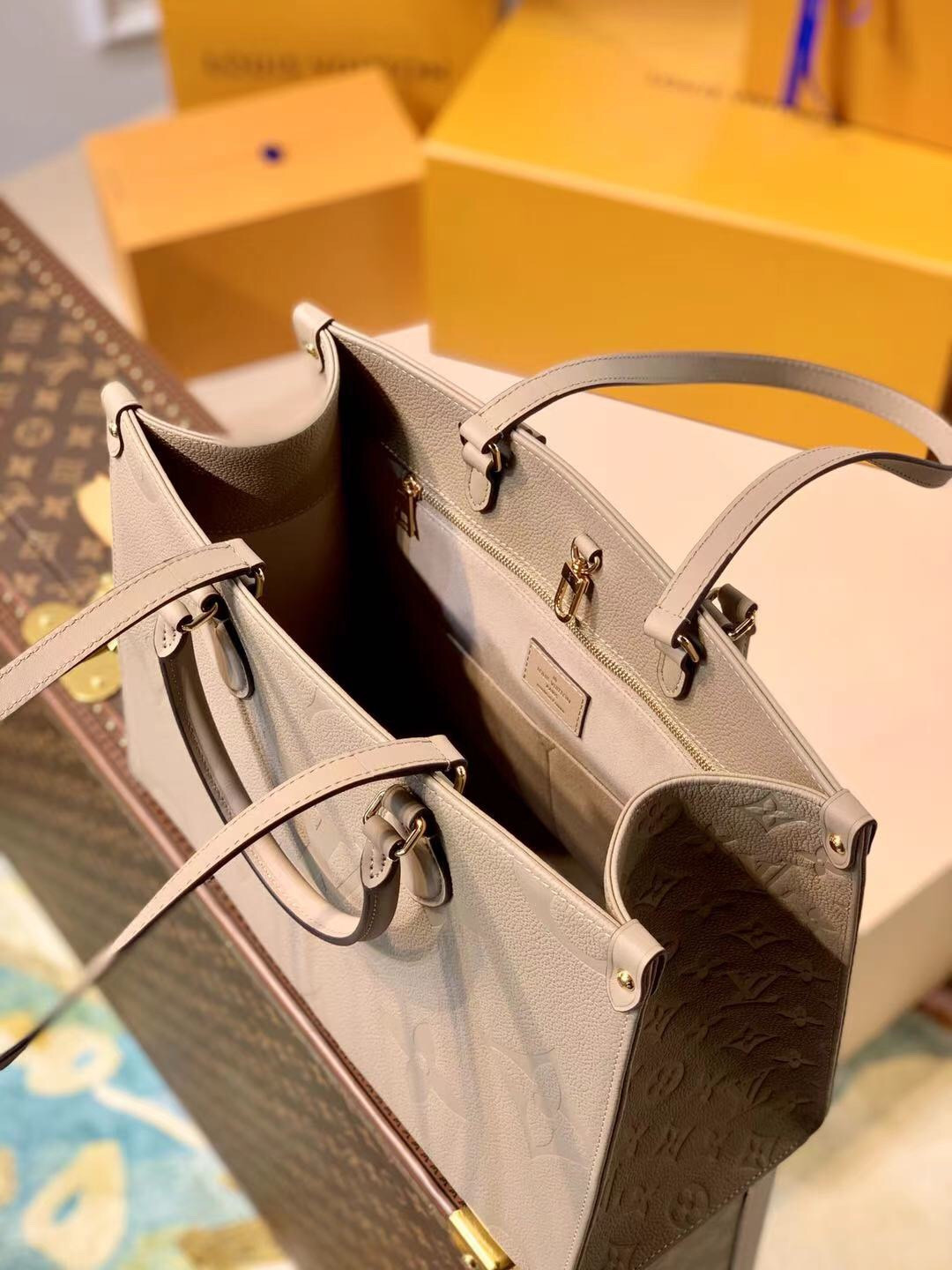 Louis Vuitton Onthego Bag