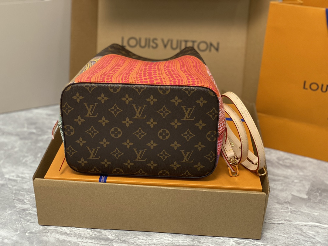 Louis Vuitton Néonoé Bag