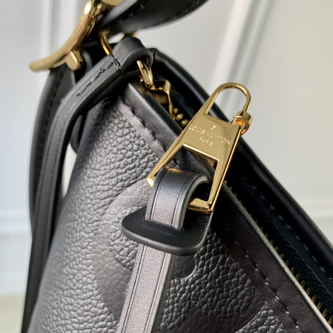 Louis Vuitton Carryall Bag